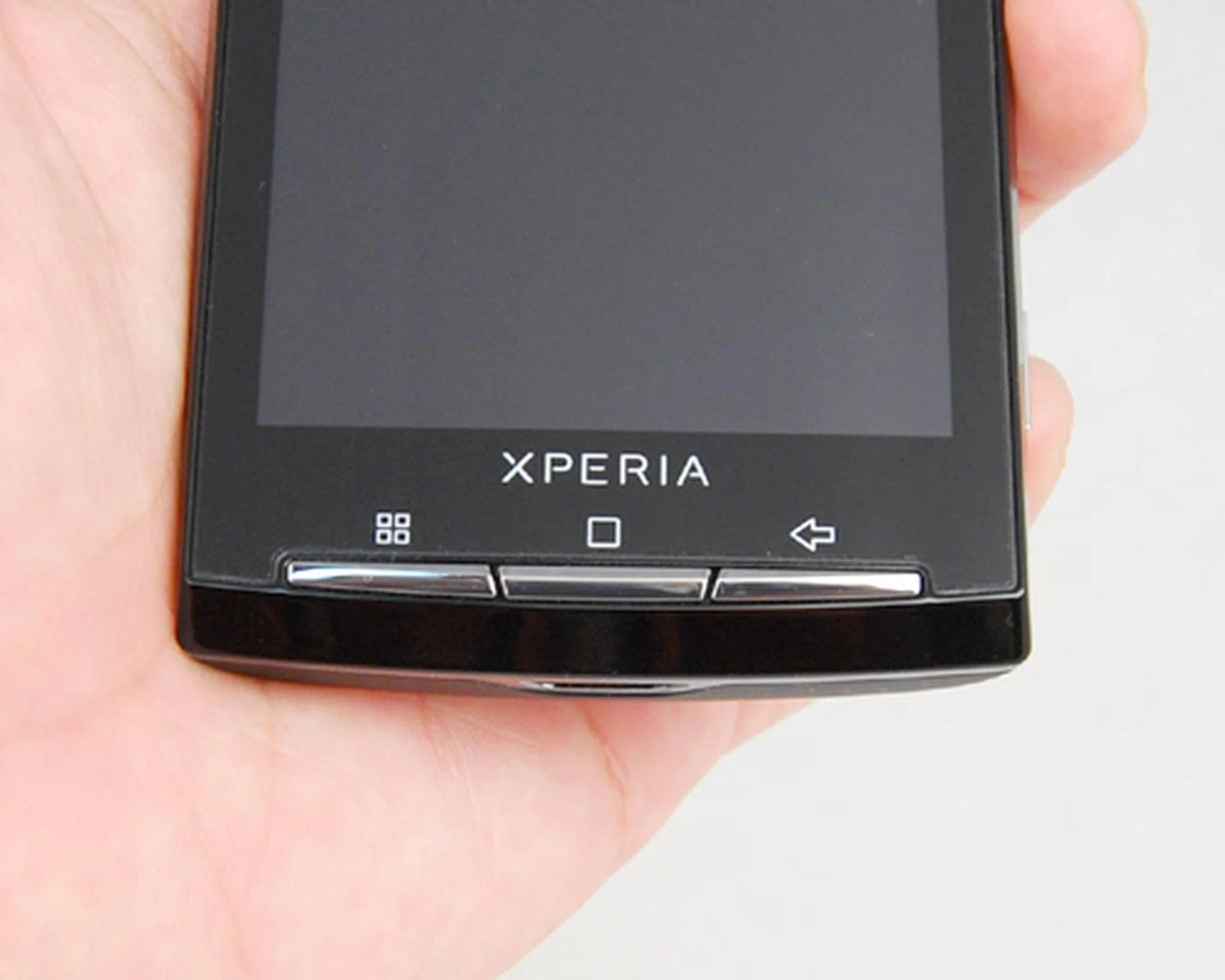  Menu, Home and Back button, the staple hardware buttons you'll need on an Android device.