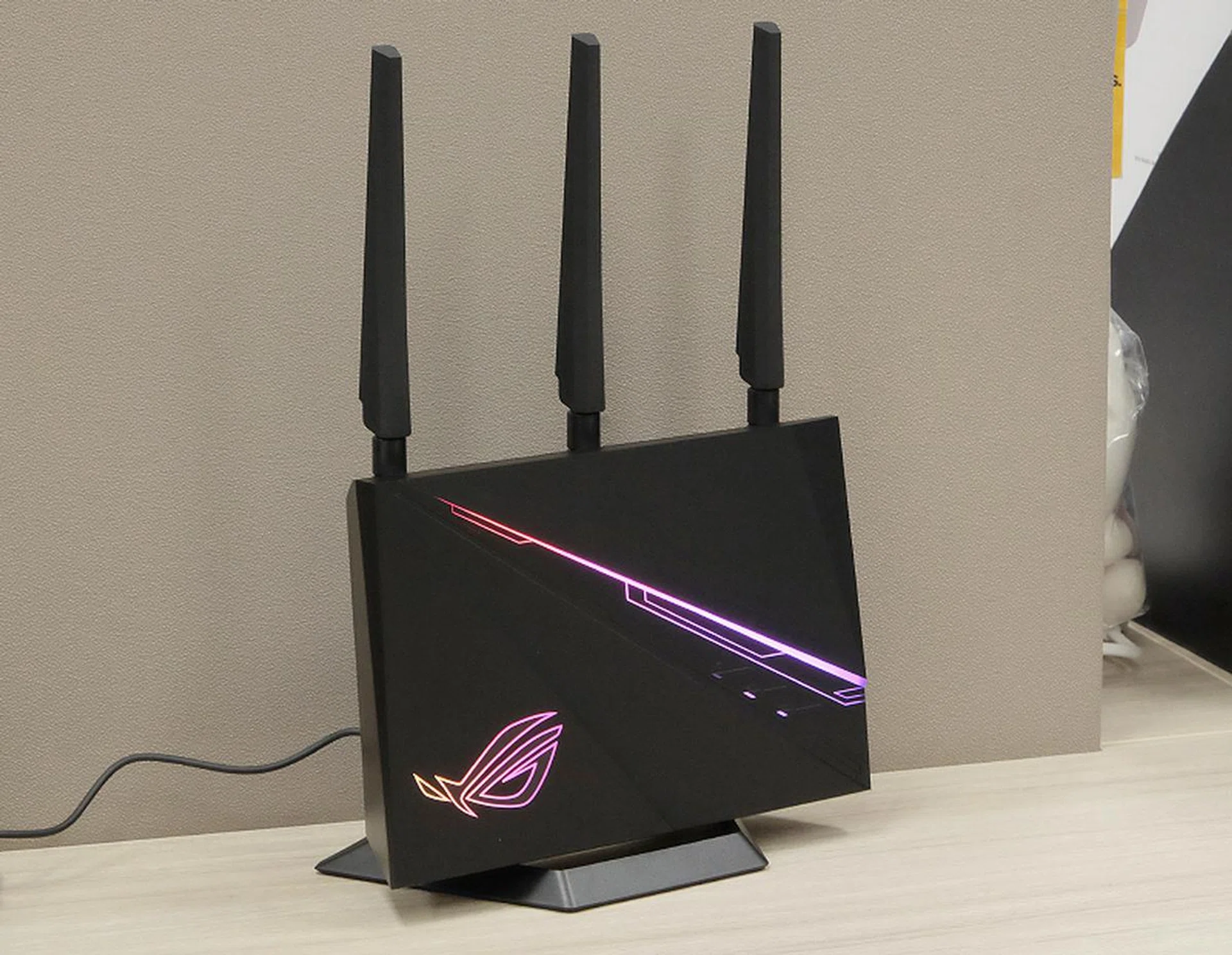 【生産終了品】ASUS ROG Rapture GT-AC2900【無線LAN】 AURA RGBライティング機能搭載、最大転送速度2,167Mbpsの