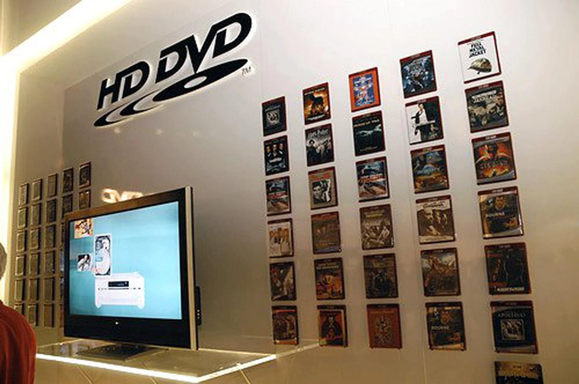 If you walk the IFA halls this year, you will realize that beyond a smattering few displays of HD DVD recordable discs by the likes of Verbatim, Lite-On and so on, the format itself is hardly seen anywhere except at the Toshiba booth, which the company is championing aggressively. This wall within the Toshiba booth highlights some of the movies its movie studio partners are planning or have already released, which looks pretty updated with DOOM, Serenity and Batman Begins among some of the titles shown.