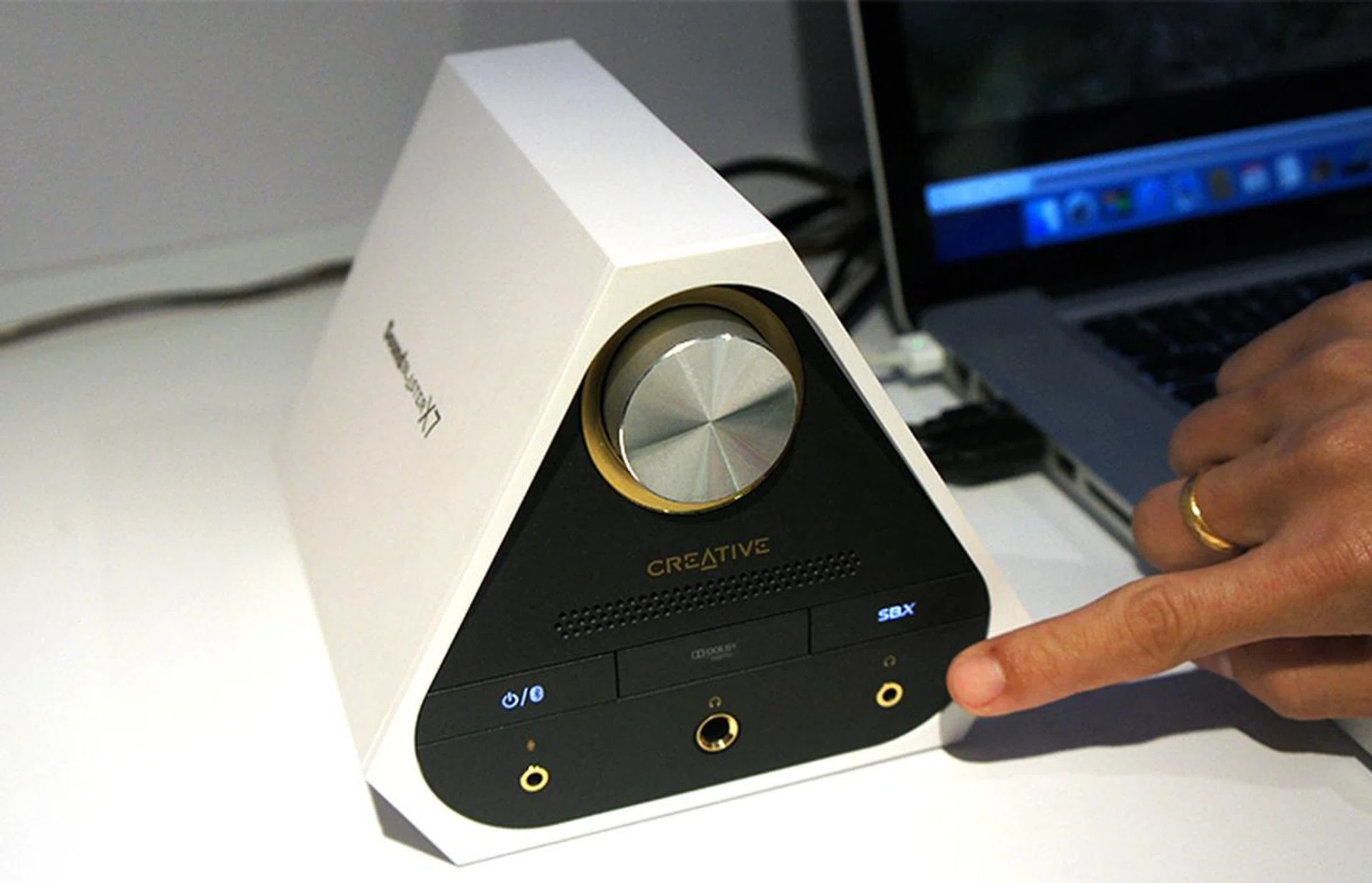 If you are looking for a new desktop USB DAC for your headphones, the Creative Sound Blaster X7 is hard to beat. Not only is it a desktop USB DAC and audio amplifier, it also features Bluetooth connectivity so you can stream music from Bluetooth-enabled devices directly to it. The Sound Blaster X7 is available at IT Show for $399 after using a $100 Creative voucher. Users who are looking for desktop speakers should opt for the Sound Blaster X7 and E-MU XM7 passive speakers bundle, which costs $499 (U.P: $898).