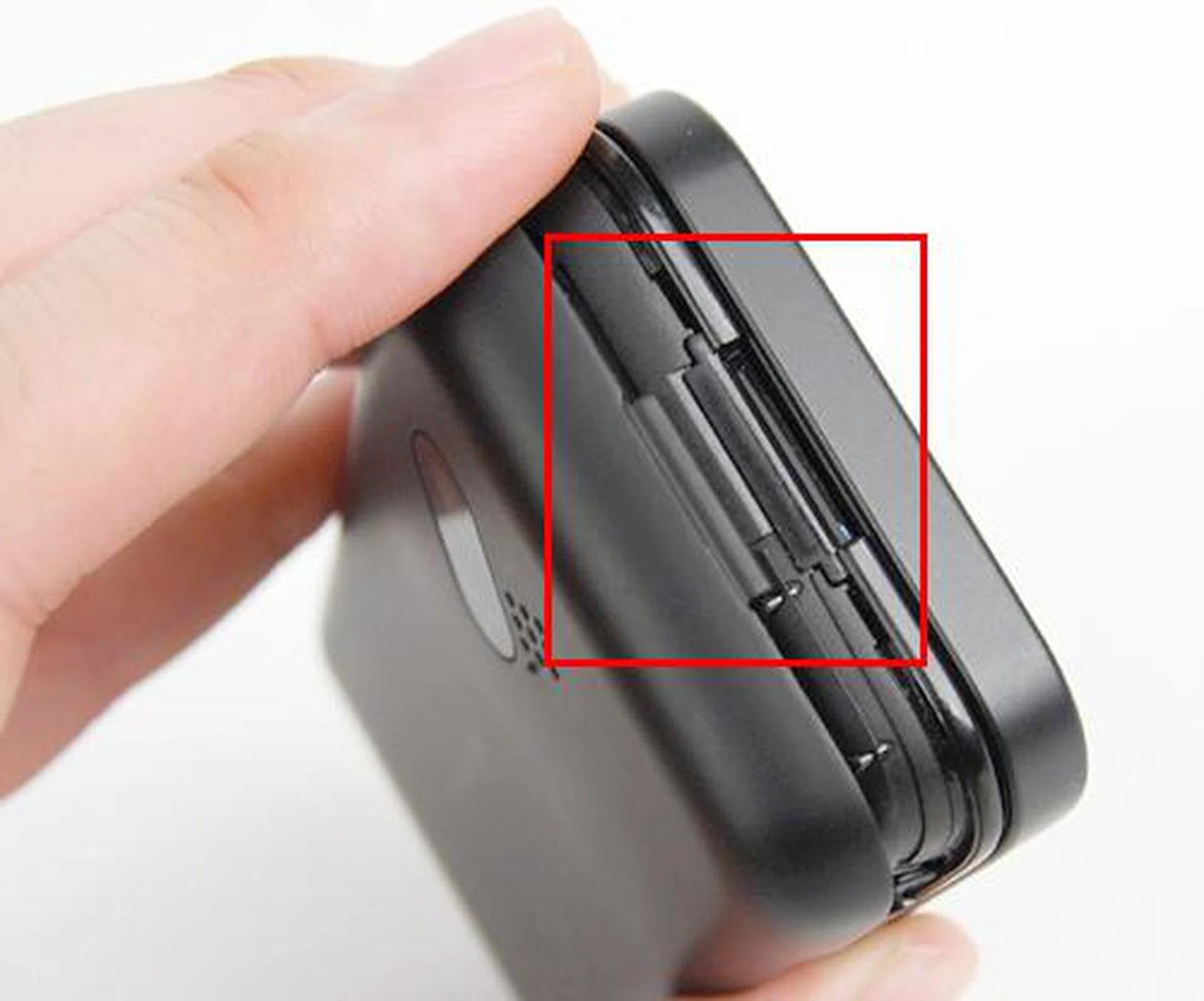 Though there's a small catch (highlighted in red) to latch your nails onto and pry the casing open, it still made us pretty squeamish in opening it.