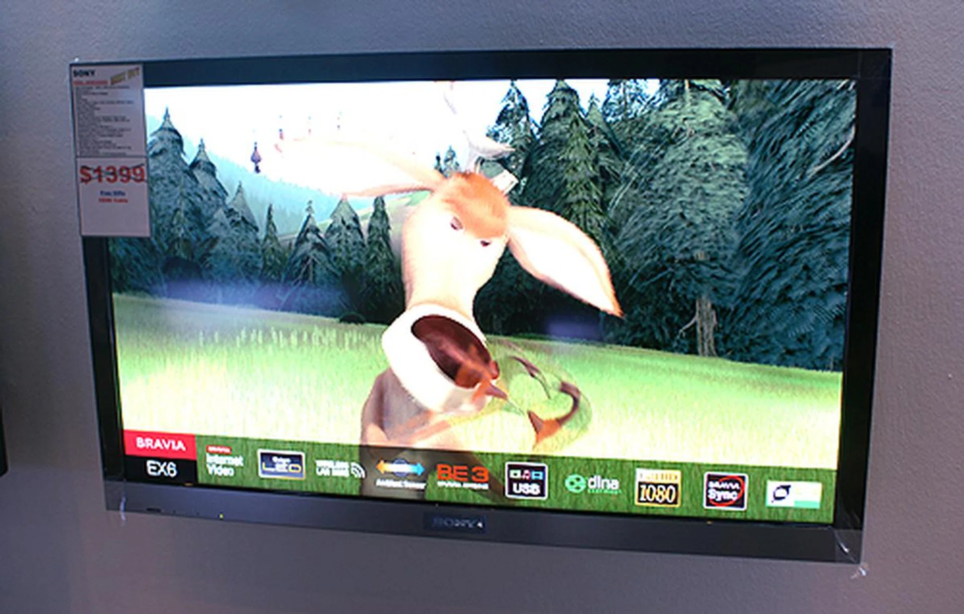 One of Sony's Star Buys TV is the LED-backlit 40-inch EX600, which is equipped with the BRAVIA 3 engine and has an intelligent ambient and color sensor. Now for $999 (U.P.:$1399).