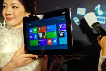 Shown here is the screen that is on the cover of the Taichi. According to ASUS, the Taichi is about the same weight as the ASUS Zen despite the presence of this screen.