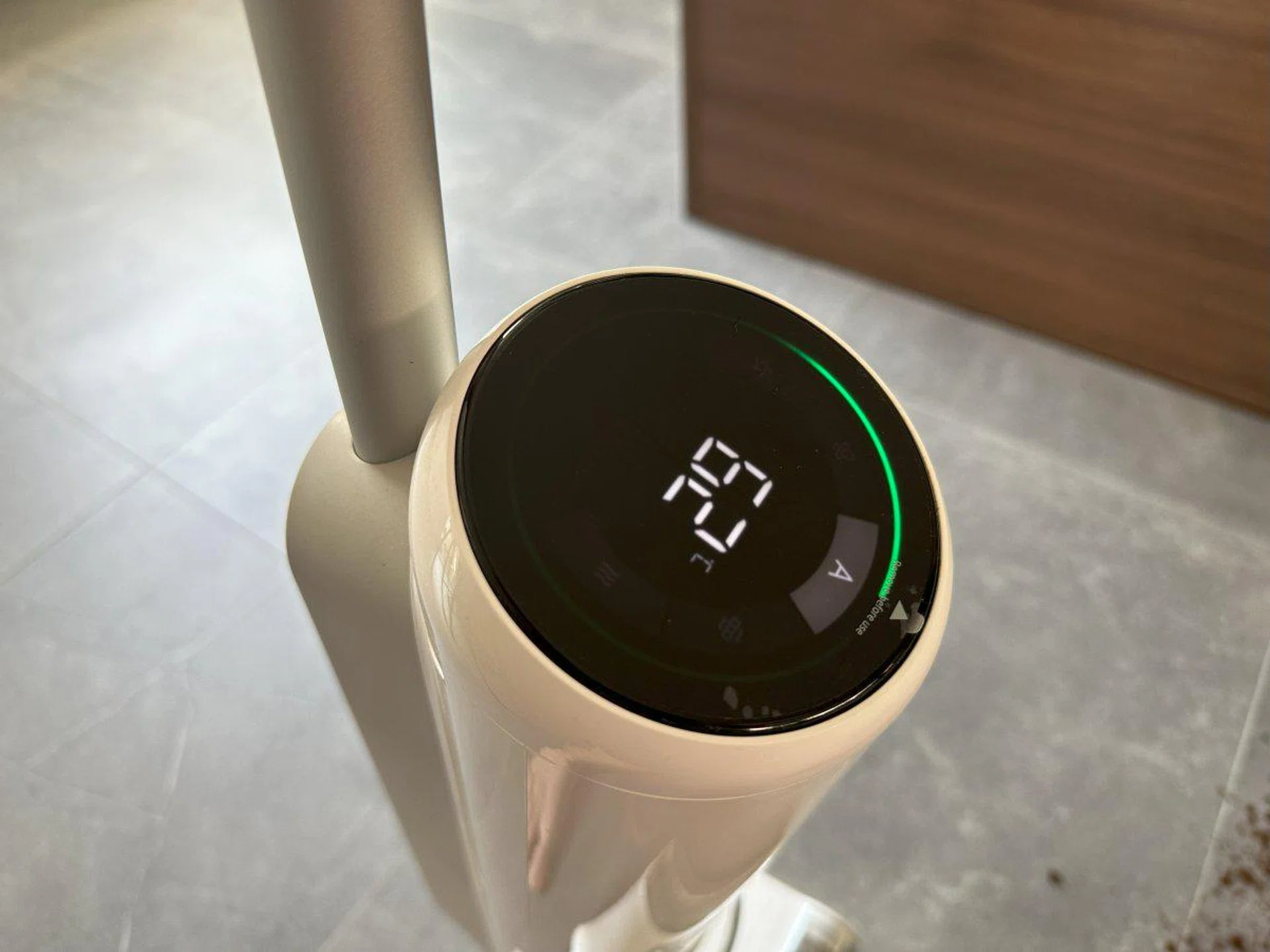 the LED display shows the current water temperature in the vacuum.