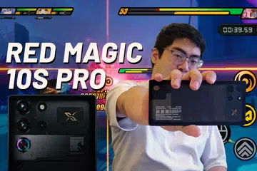 Gamer holding the Redmagic 10S Pro