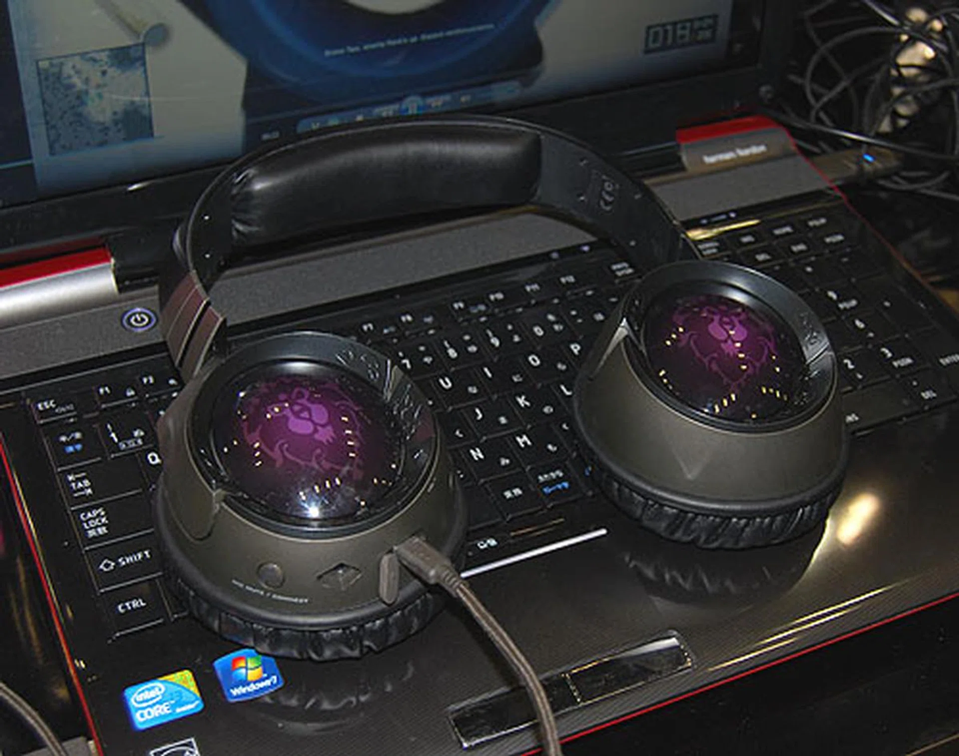 Fancy yourself a WoW player? Well, you can't be really considered a fan until you get one of these WoW headsets from Creative. The USB, wired version costs just $129 while the wireless one goes for $189. 