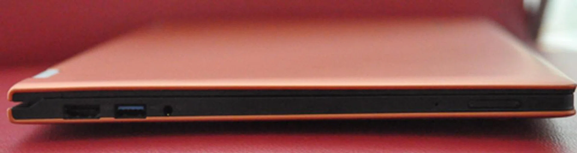 On the left of the machine, you can find a full-sized HDMI port, a USB 3.0 port, an audio jack, and the volume rocker, which is placed externally for when the Yoga is in tablet mode. 