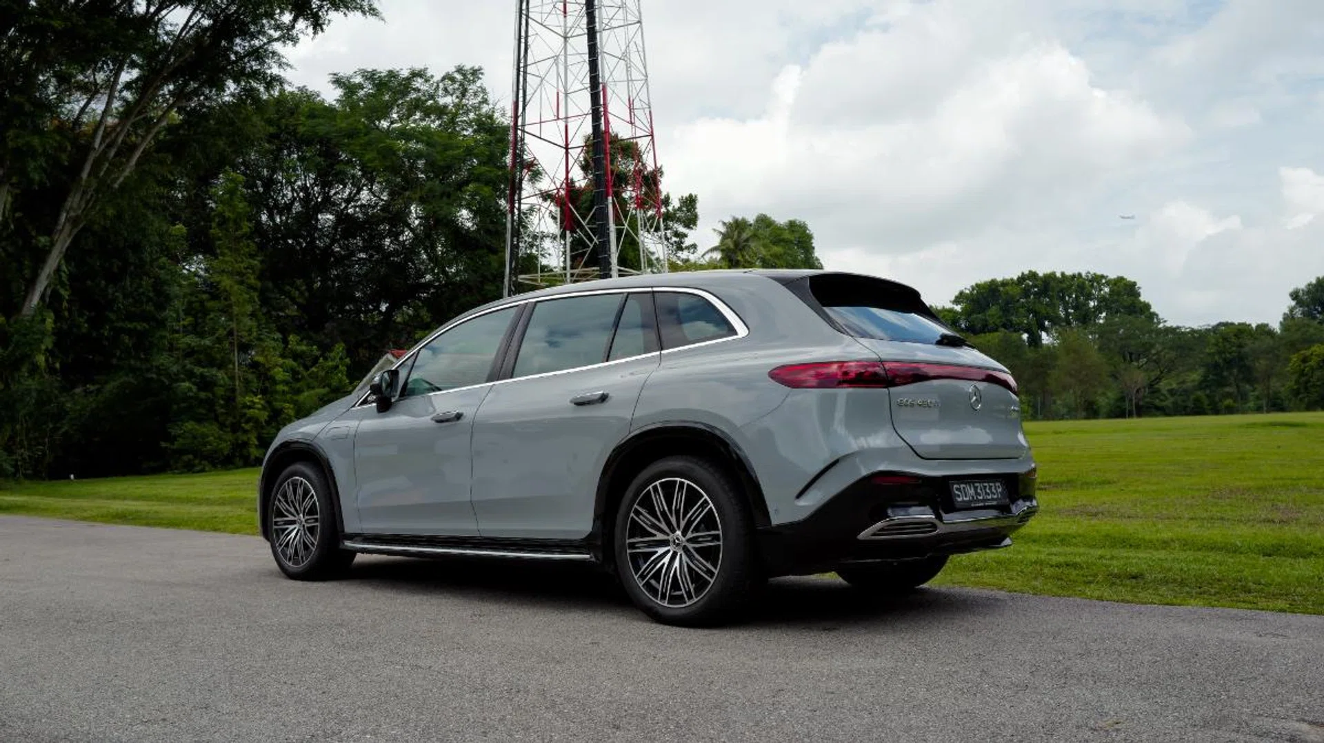 Mercedes-Benz EQS SUV review: An electric fortress on wheels ...
