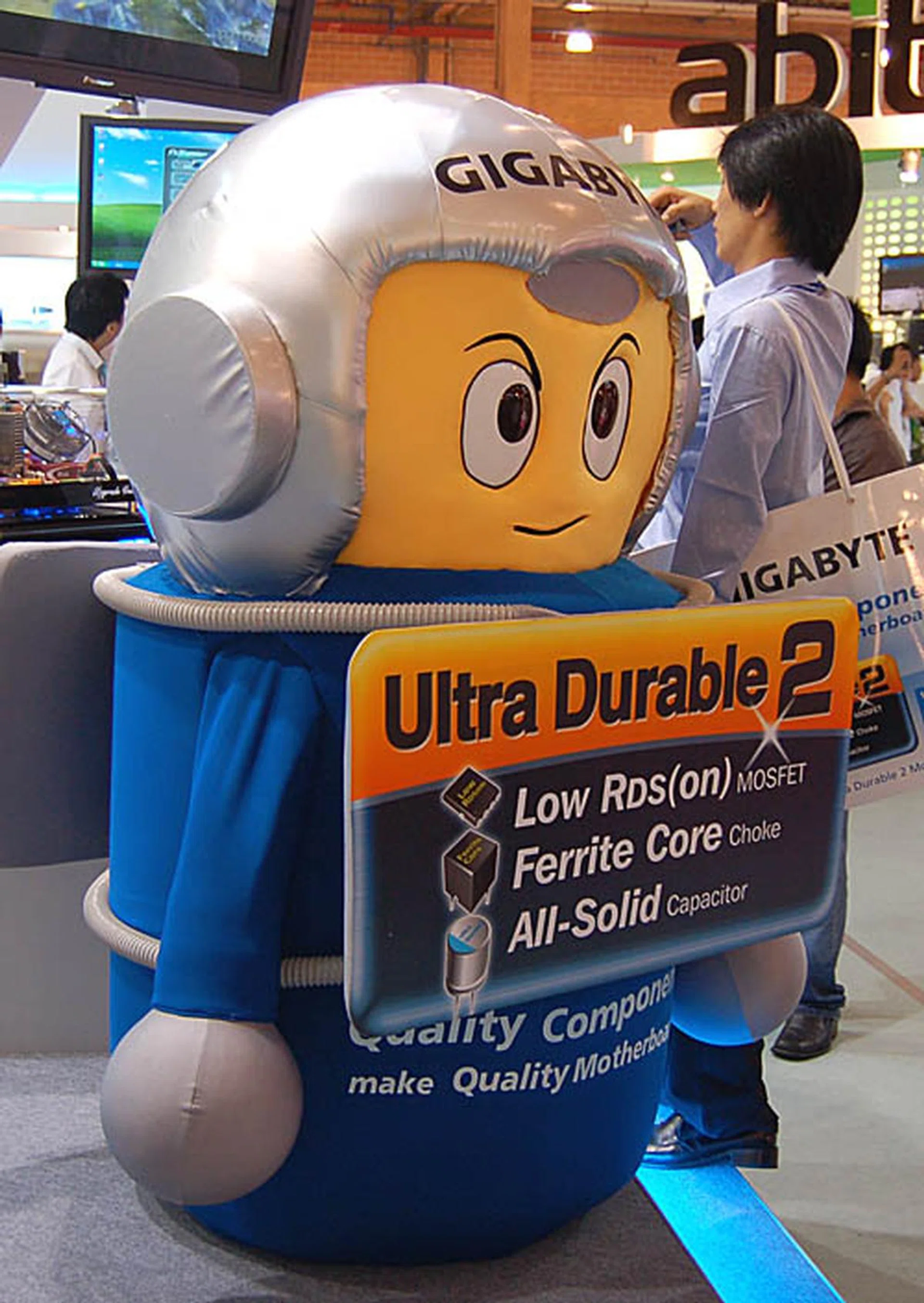  Gigabyte is really trying hard to get its message of having superior, solid capacitors across to consumers and the media. It seems that other vendors are also competing on the same basis nowdays.
media