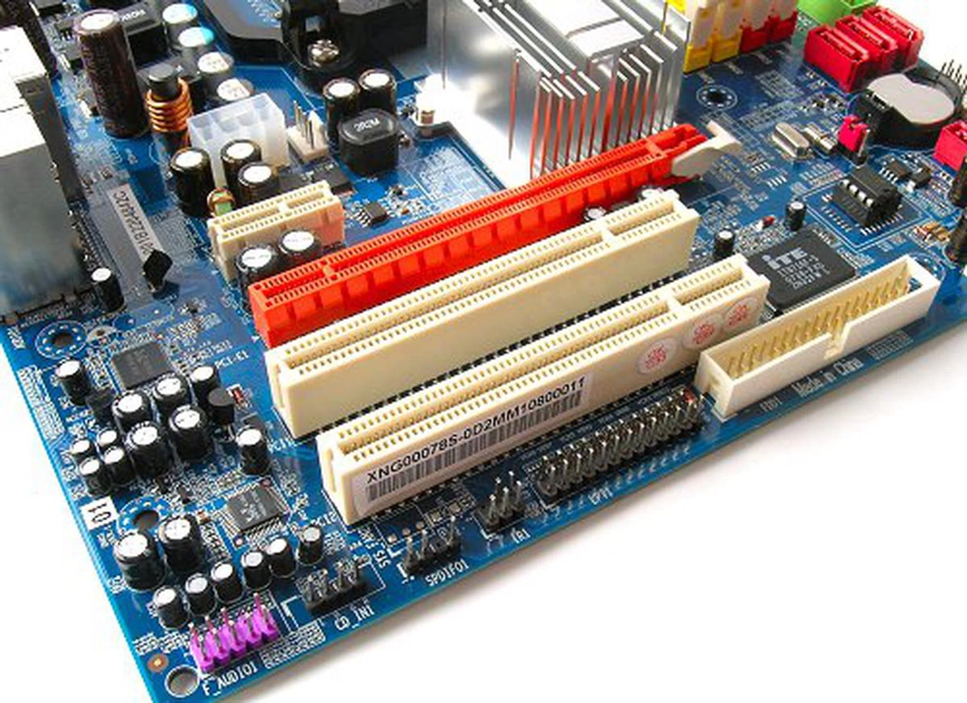 Expansion slot options on the N78S, as well as the row of optional headers below.