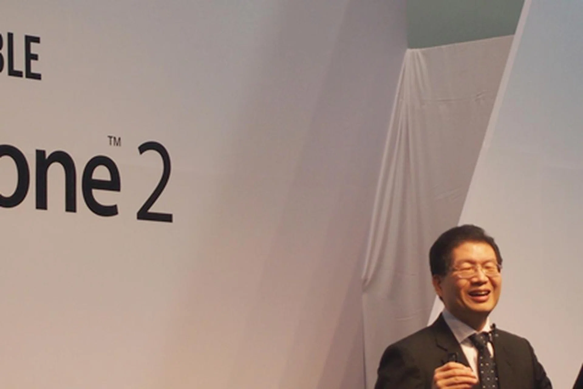 Jerry Shen, CEO of ASUS was on stage to unveil the PadFone 2.