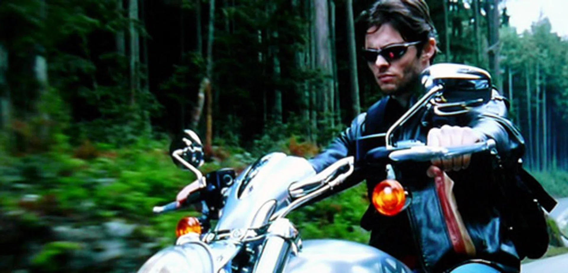 Sony's X-Reality engine is touted to reproduce "cleaner and lifelike" pictures. We'll give it full credit for detail preservation, although motion smoothing features might help with the EX520's judder niggles.