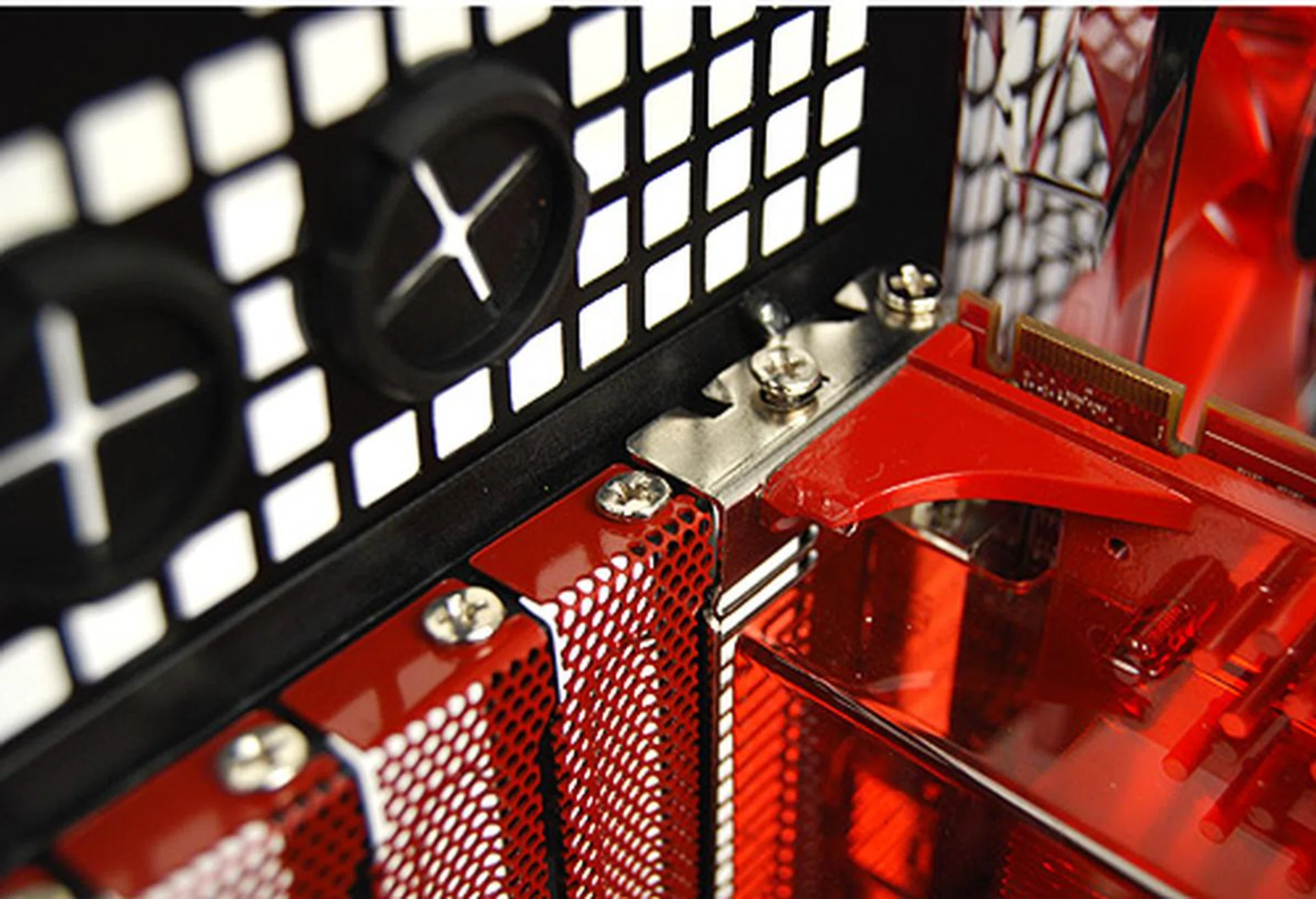 You'll need to get your screwdrivers out to install devices such as graphics cards since the expansion bays rely on good old screws.