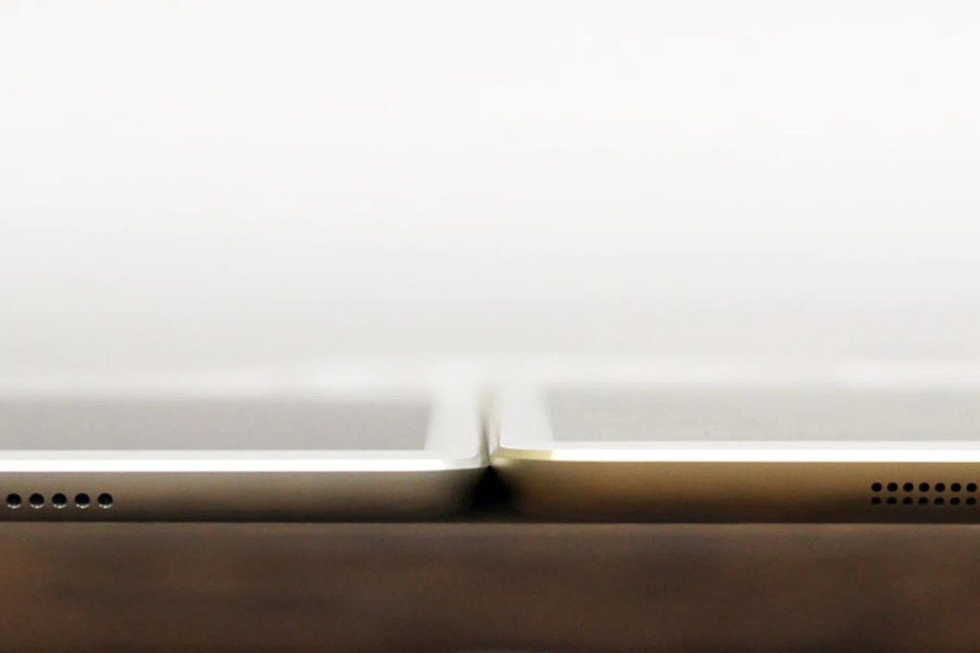 The Mini 4 (left) is much thinner and lighter than the Mini 3 (right)