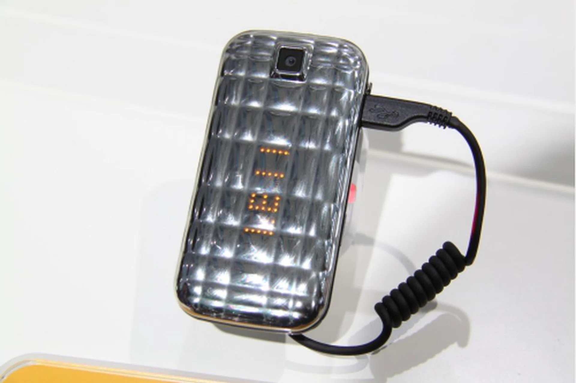 The Samsung Diva Collection series was introduced during the Amsterdam Fashion Week in November 2009 and it makes an appearance at MWC. Targeted at a female audience, this model (S5150 Olivia) has a 2.2 QVGA screen and 3-megapixel camera.