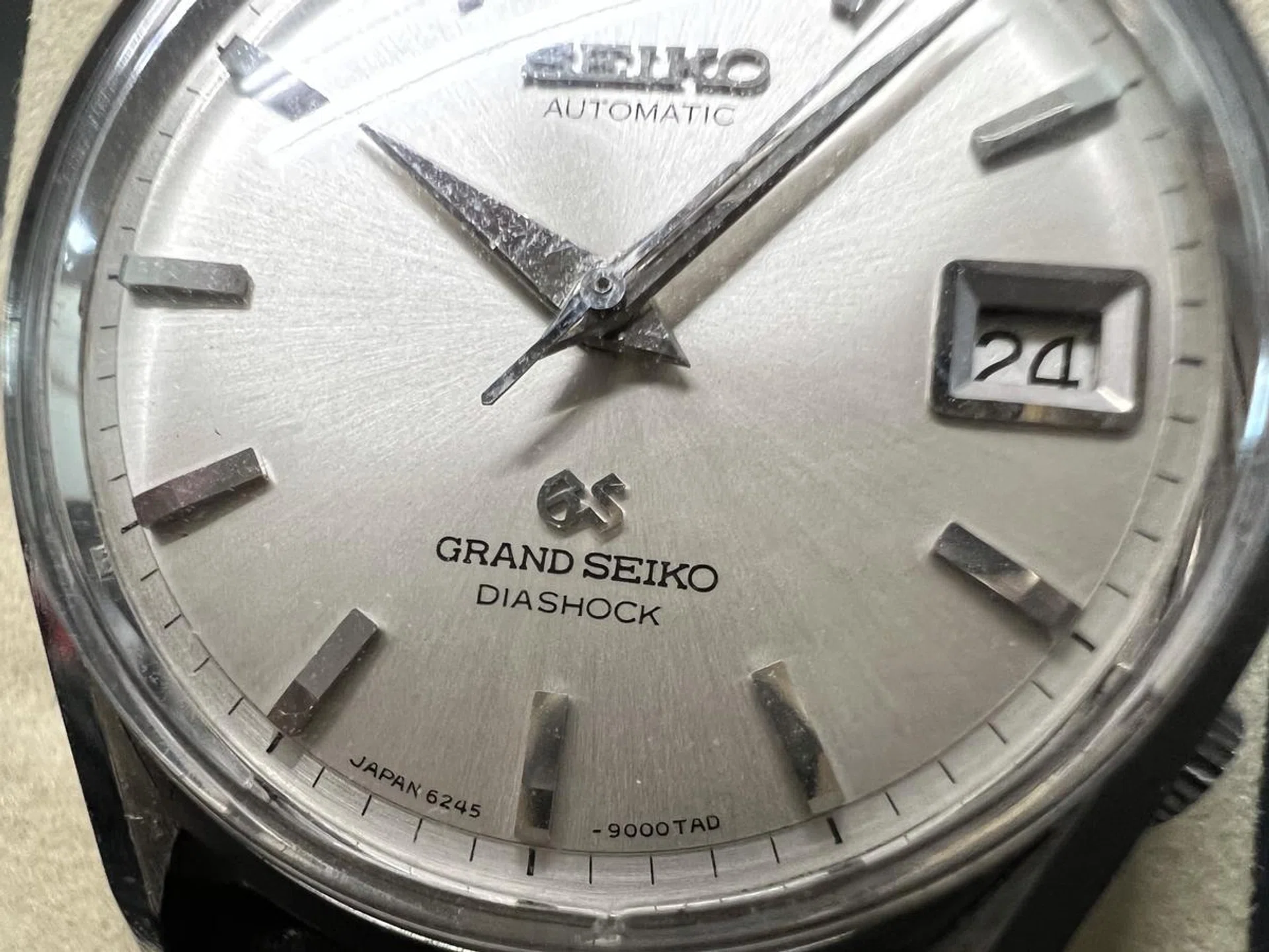 This was taken at a distance of about 3cm. The in focus areas are pin sharp which suggests the ultra wide sensor has been vastly improved.