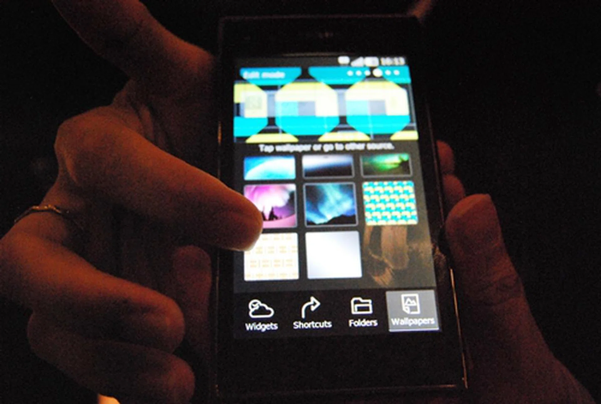 PRADA-inspired wallpapers, anyone?