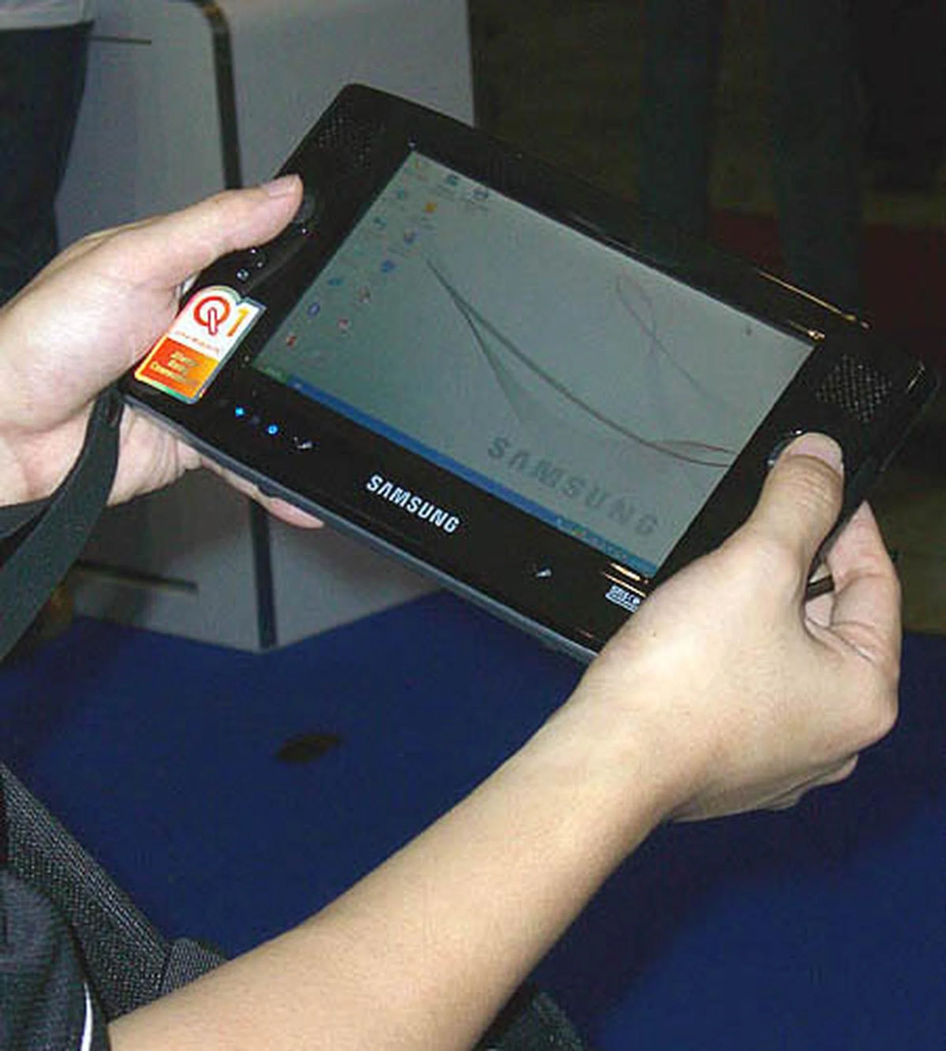 A closer look at the UMPC from Samsung.