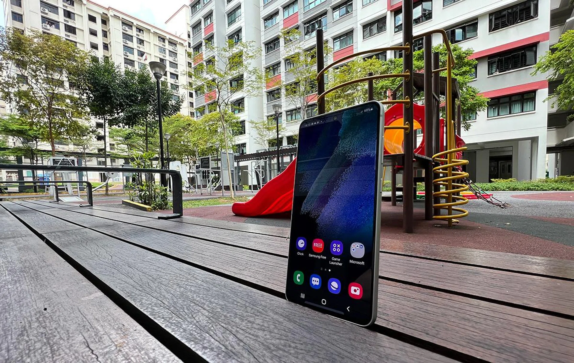 Samsung Galaxy S21 FE.