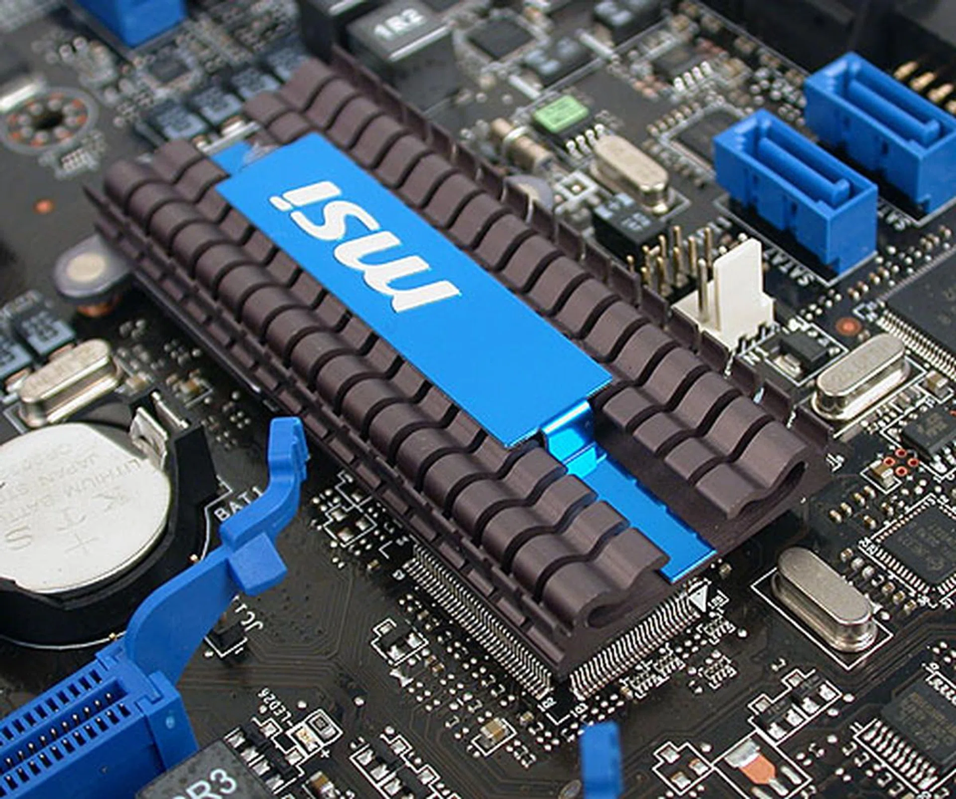 MSI has gone back to using an add-on card for audio. This audio module, dubbed Quantum Wave uses an Realtek ALC889 HD audio CODEC and supports THX TruStudio and EAX Advanced HD 5.0.