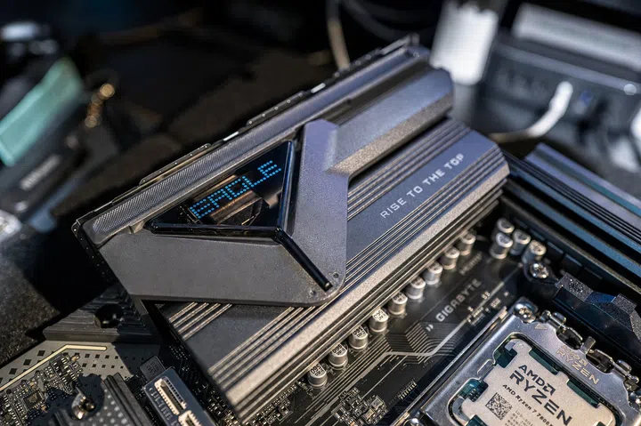 X870 Eagle WiFi7 heatsink