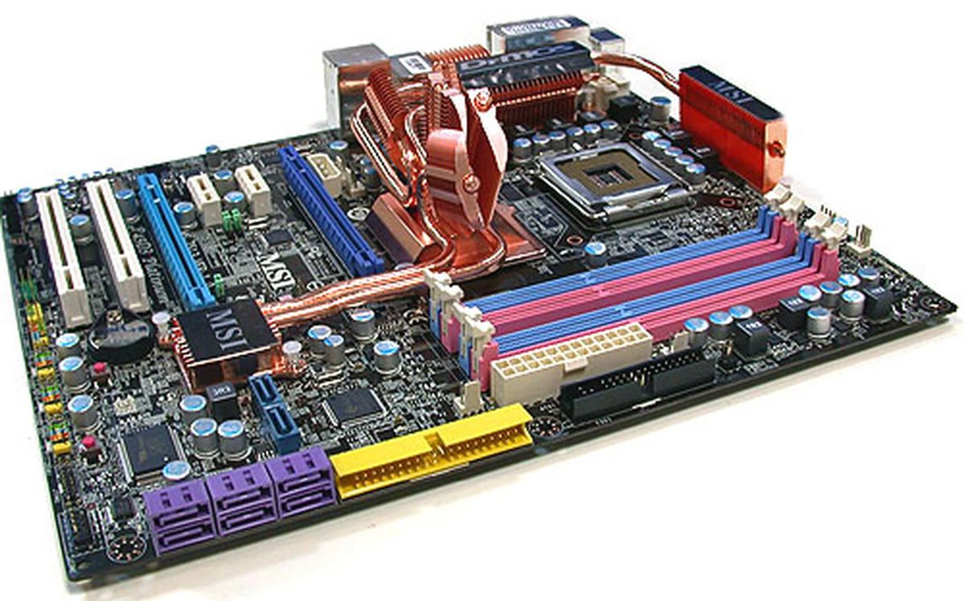 We'll be looking at the DDR3 version, though with the exception of the DRAM modules, both boards are exactly the same. 