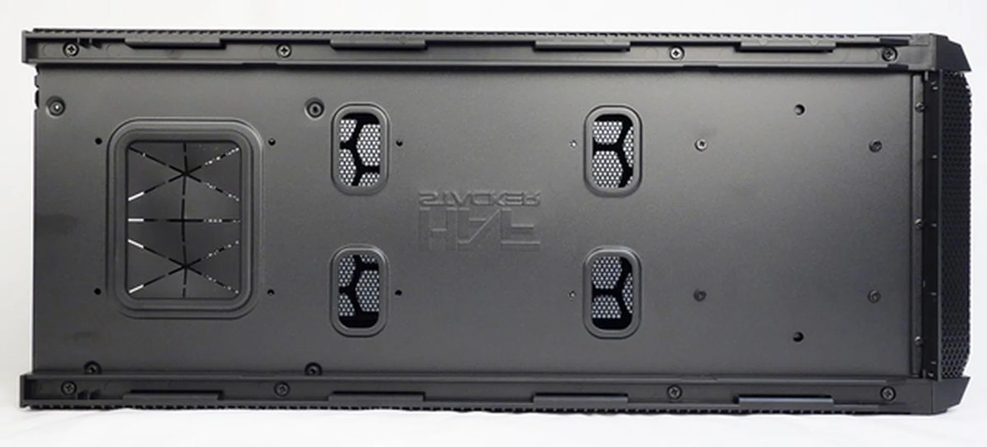 The bottom of the HAF 915R mini-ITX chassis.