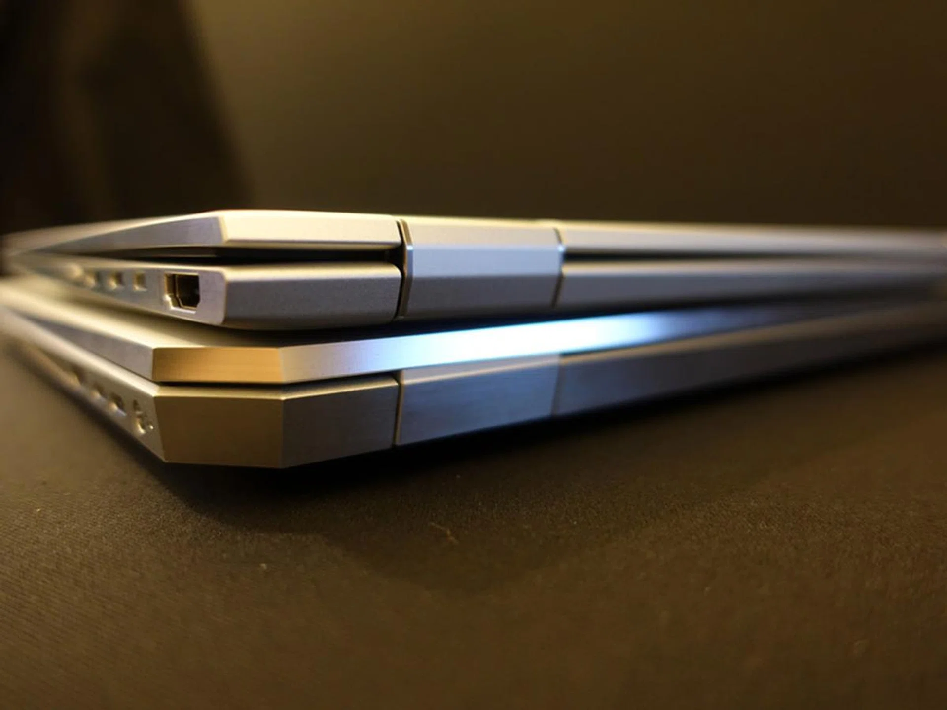 The new HP EliteBooks are made out of CNC-milled aluminium. The result is a very premium looking series of business notebooks.