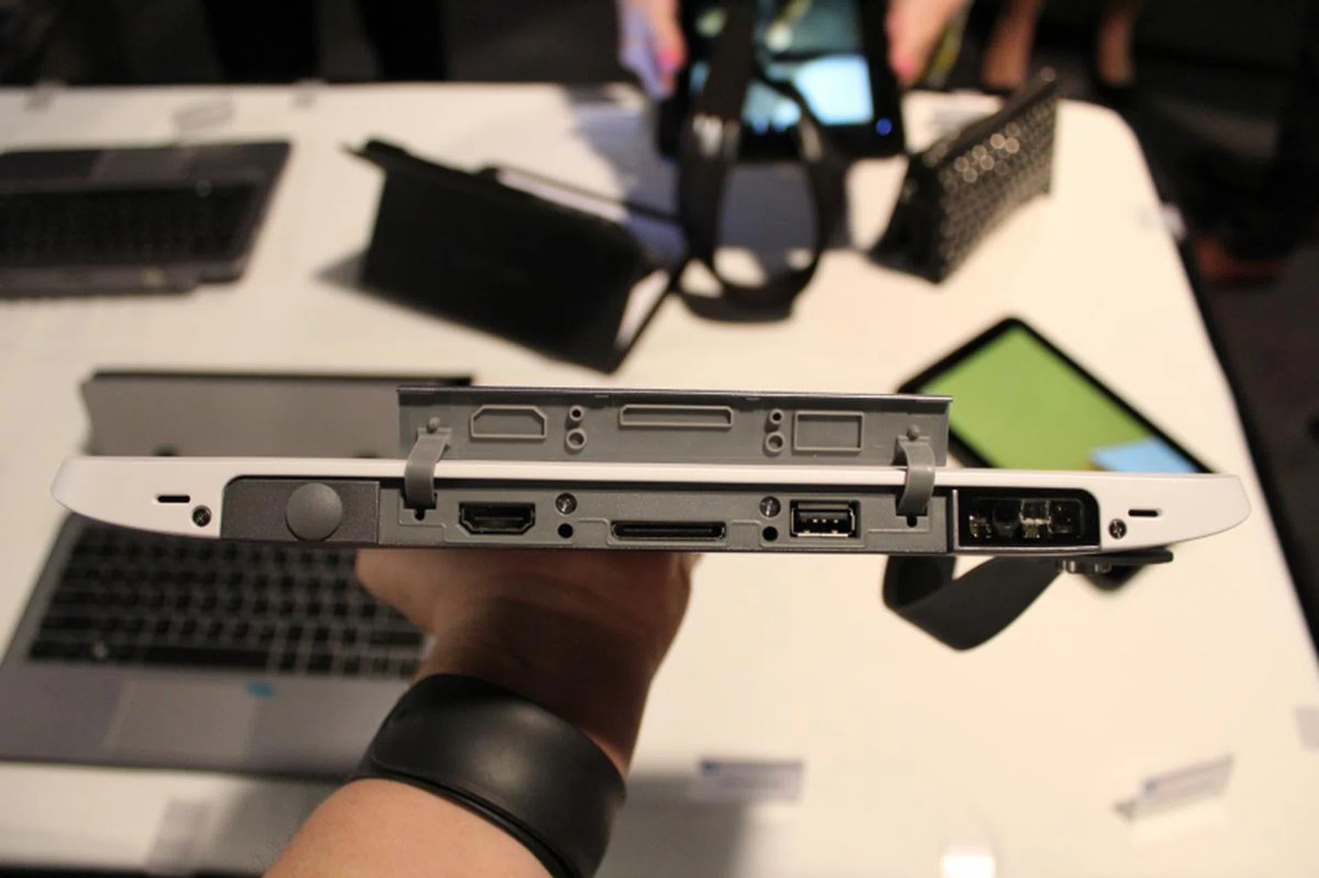 The underside of the EliteBook Healthcare case. The right side of the case even has a built-in scanner, to scan the tags of medical patients.