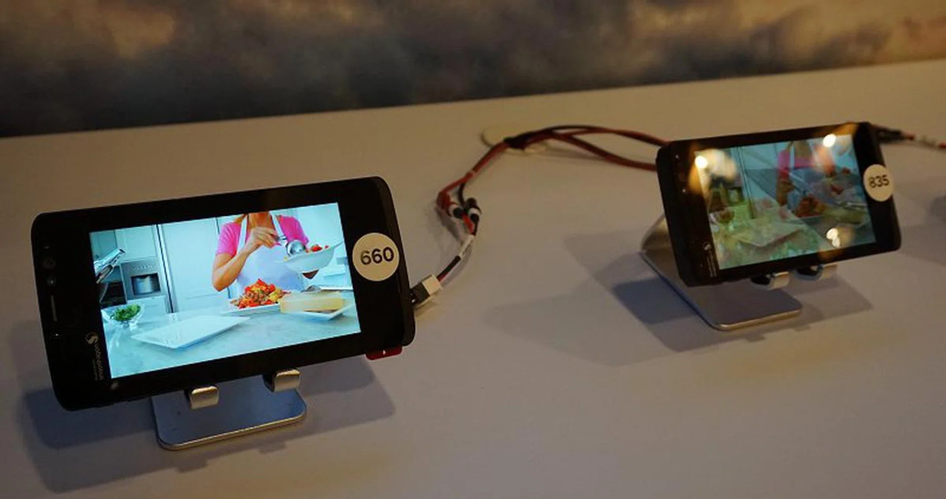 4K video looping is a more consistent workload.