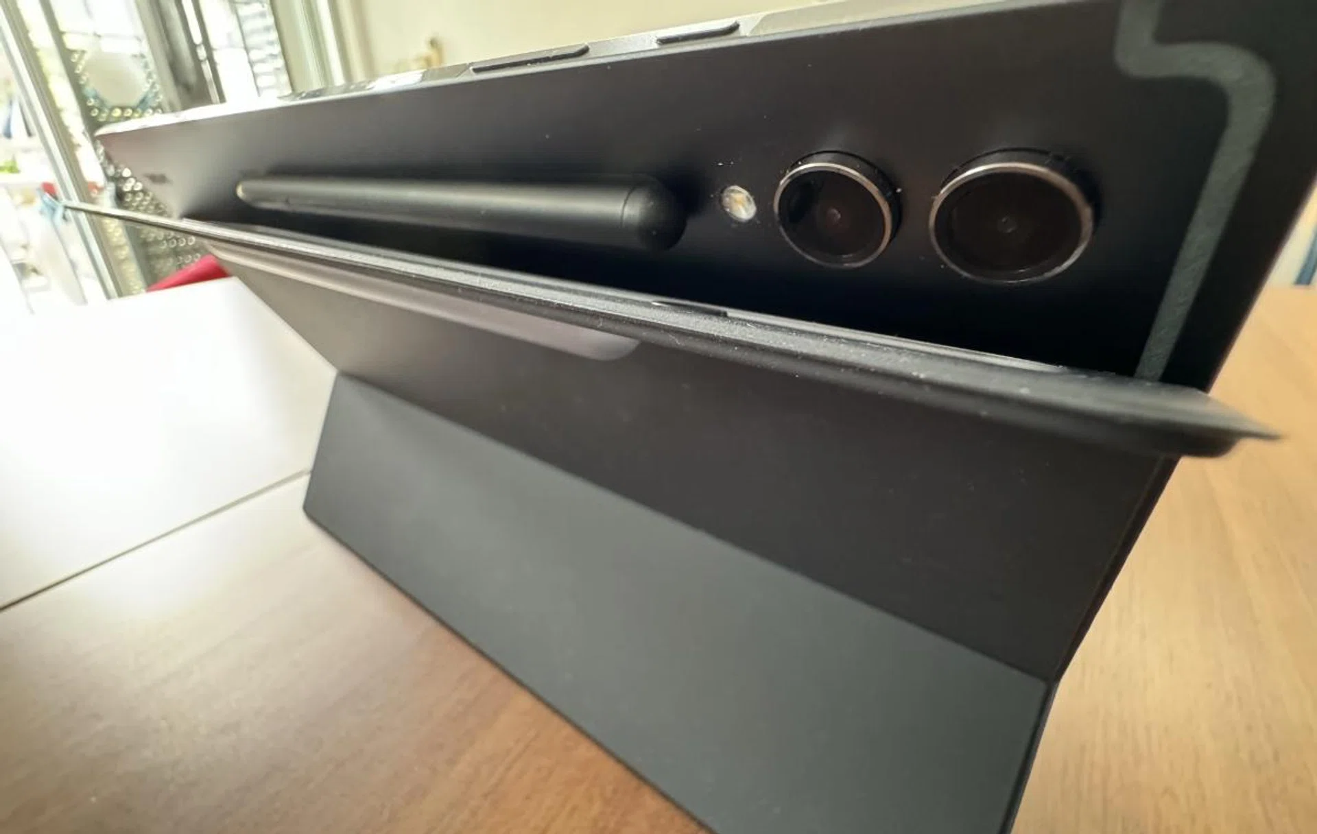 Here you can see the cameras and the slot for the S Pen. 