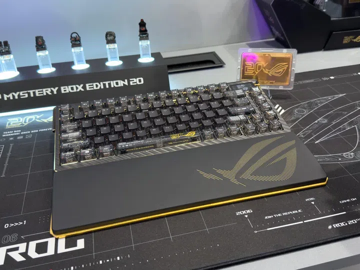 ROG Azoth Extreme Edition 20
