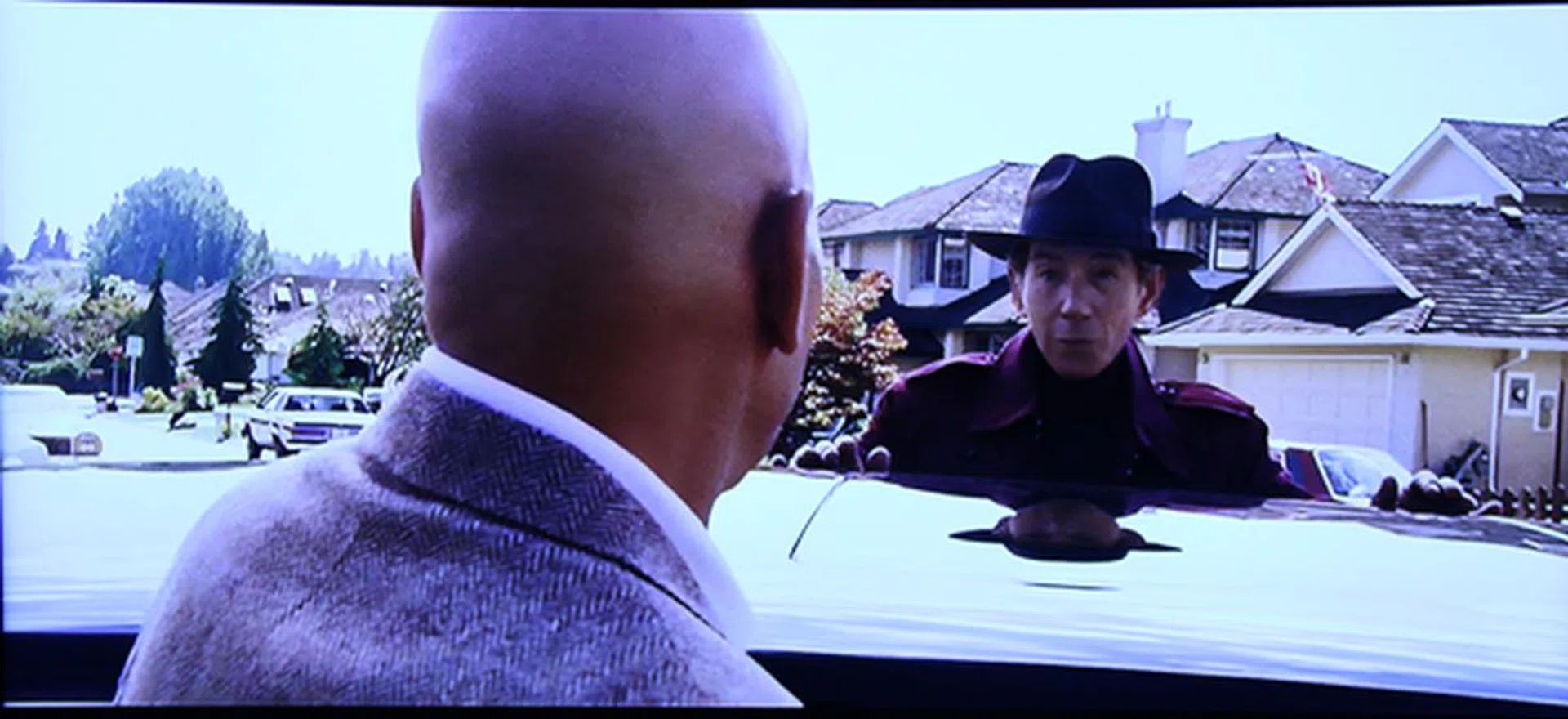 The noise reduction capabilities of the F8000 are quite commendable.