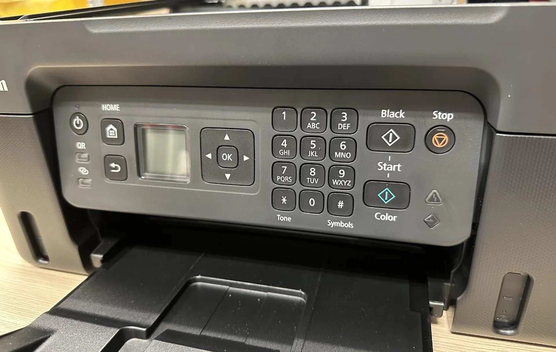 I would have preferred a touchscreen-enabled display, but I can get by with the clear and easy-to-use panel.