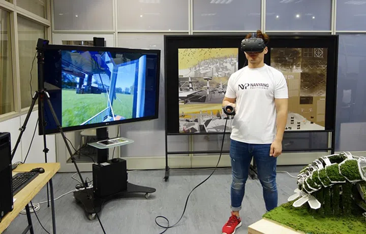 At the program launch, a third-year student from the School of Design, used the HTC Vive to showcase the virtual reality model of his design project, "The Living Shell". It was rendered in 3DS Max with accompanying VR plug-ins.