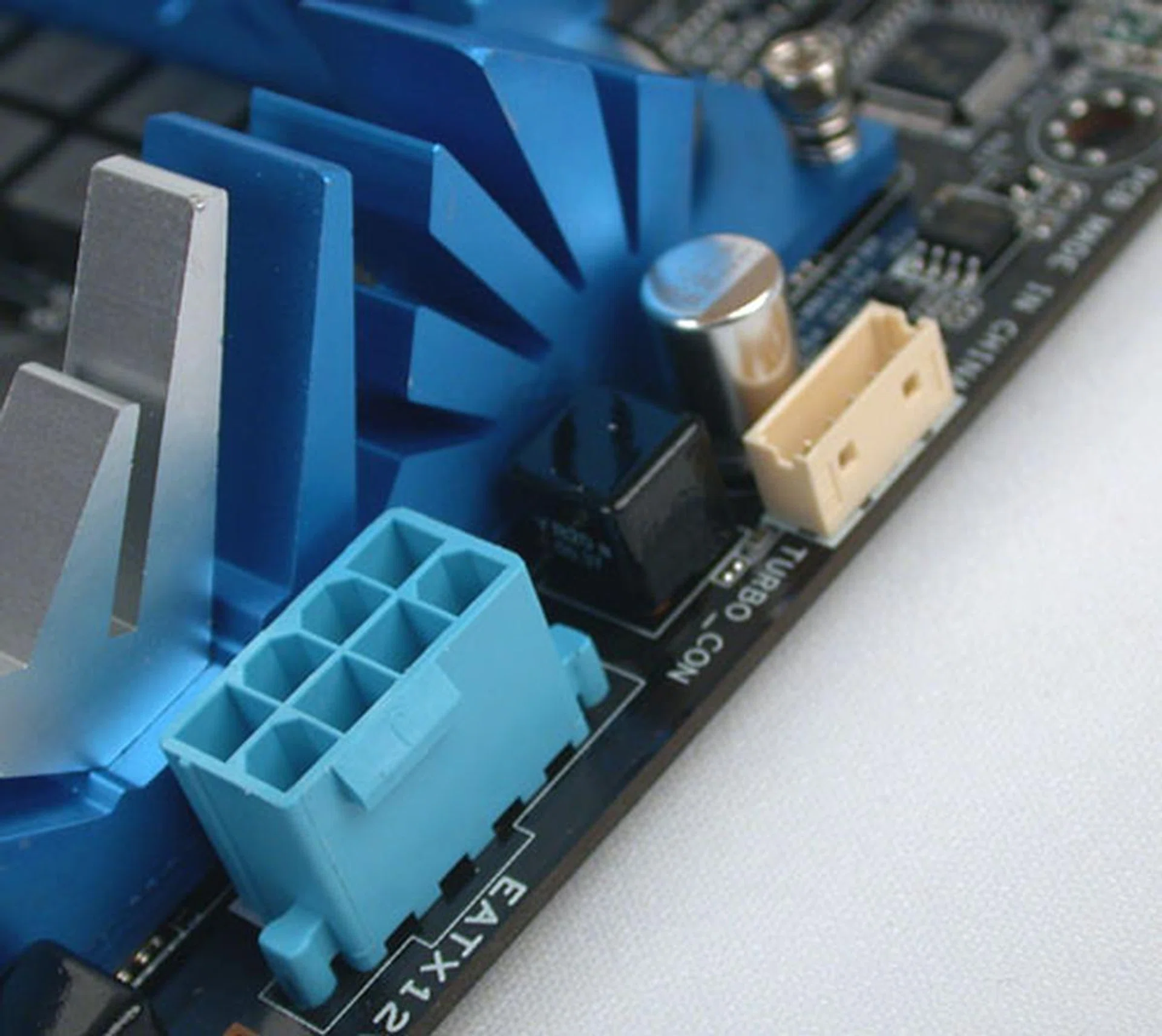 Besides the 8-pin 12V power connector, the gray connector is for ASUS' TurboV Remote, yet another innovative feature touted by the vendor. 