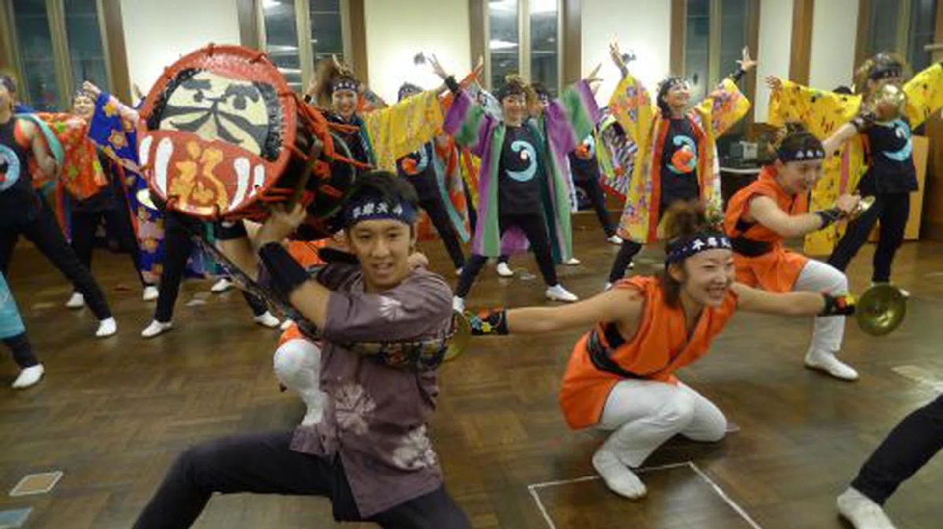 To just wrap up our brief experience with the LX5, here's one shot we took of a group of dancers.
