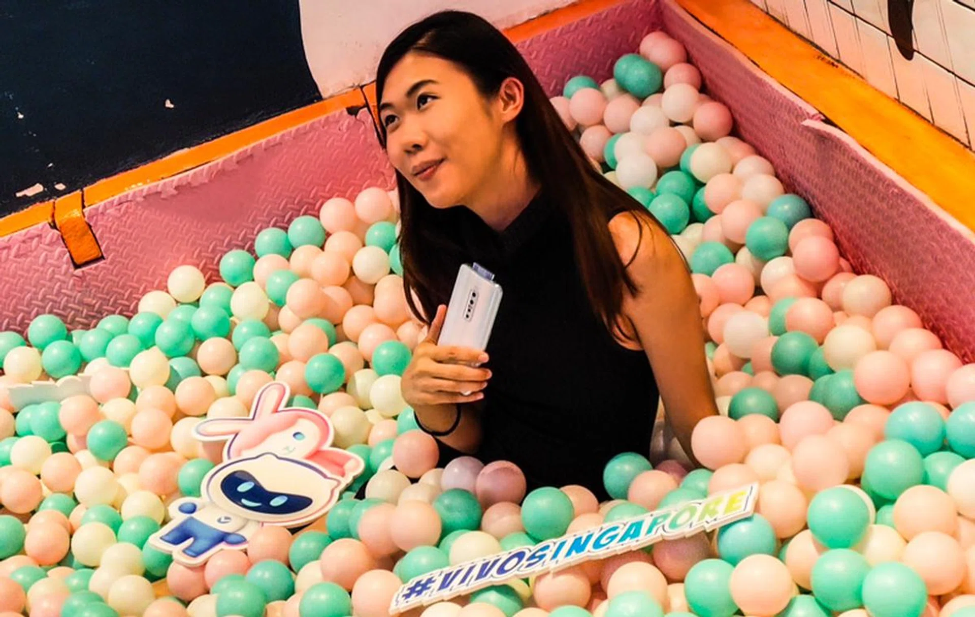 Images seemed a bit noisy though. (Capture info: f/1.8 at 1/100s, ISO 298, Main camera)