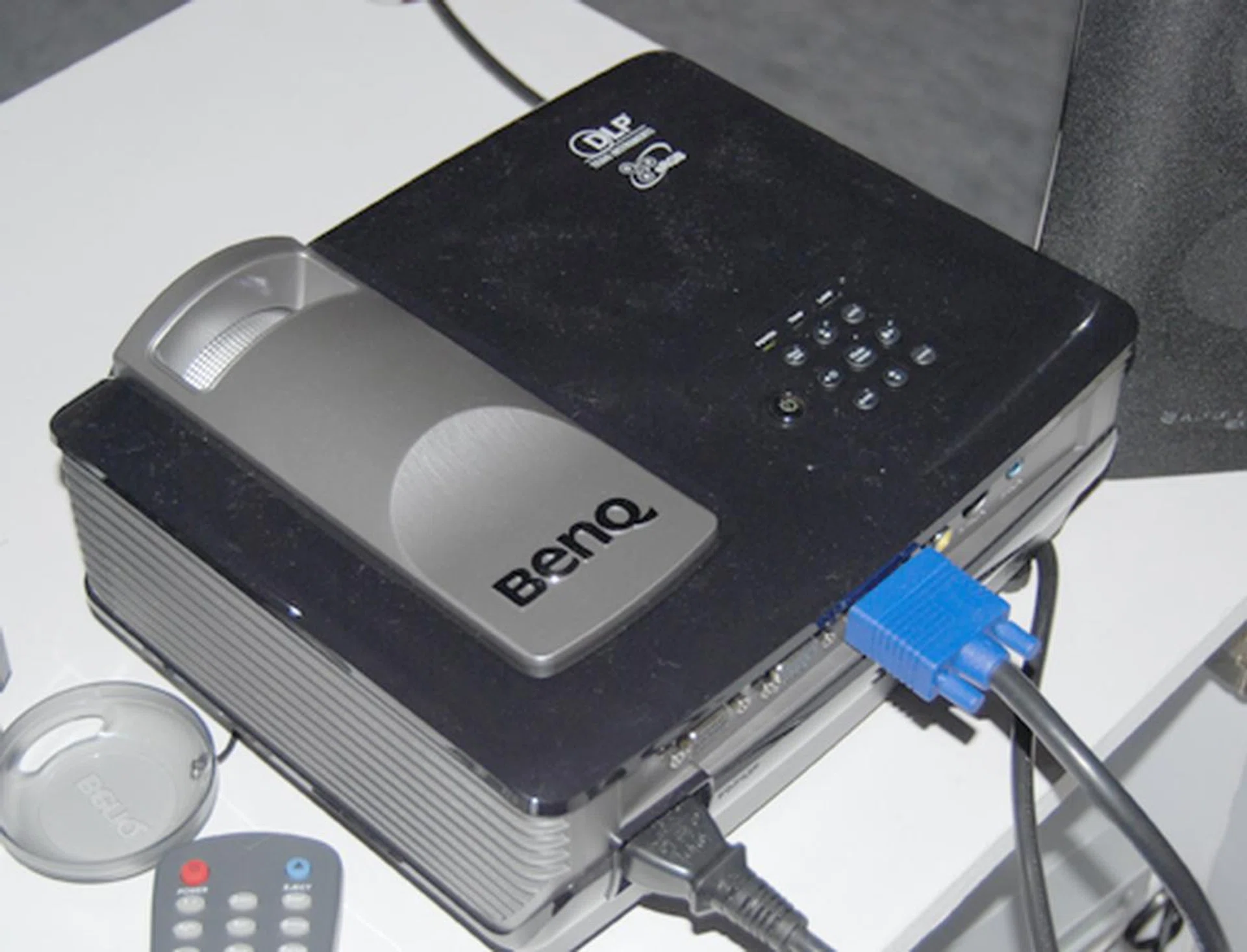  But if you fancy something even better, there's the BenQ MP522 ST priced at S$1359, with XGA resolution of up to 1024 x 768. What's more, for both projectors, you get a 250GB Freecom external HDD and a screen, absolutely free.  