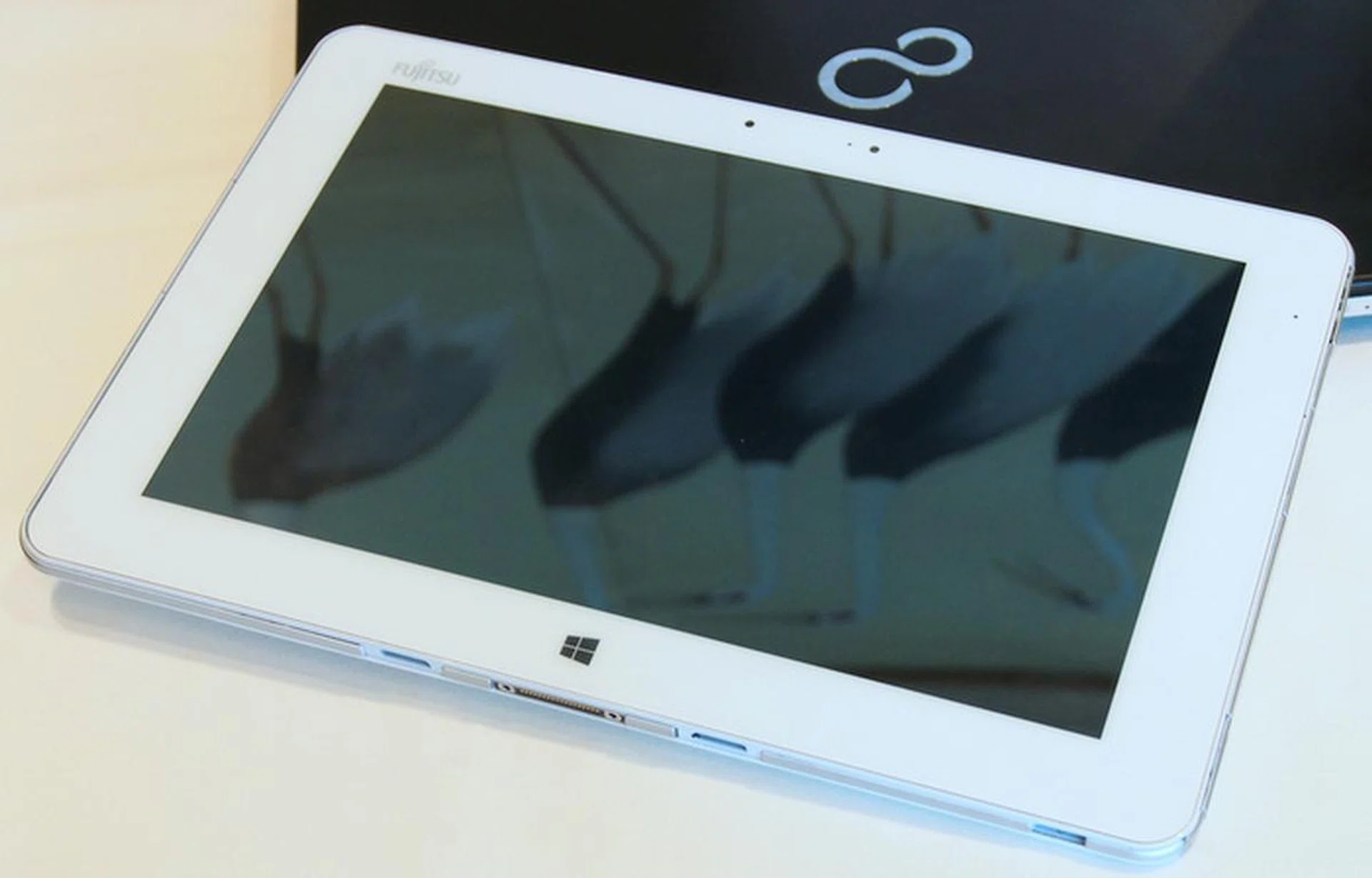 The 10.1-inch Stylistic Q584 is a Windows 8 tablet that's fully waterproof, and runs an Intel Atom processor. 