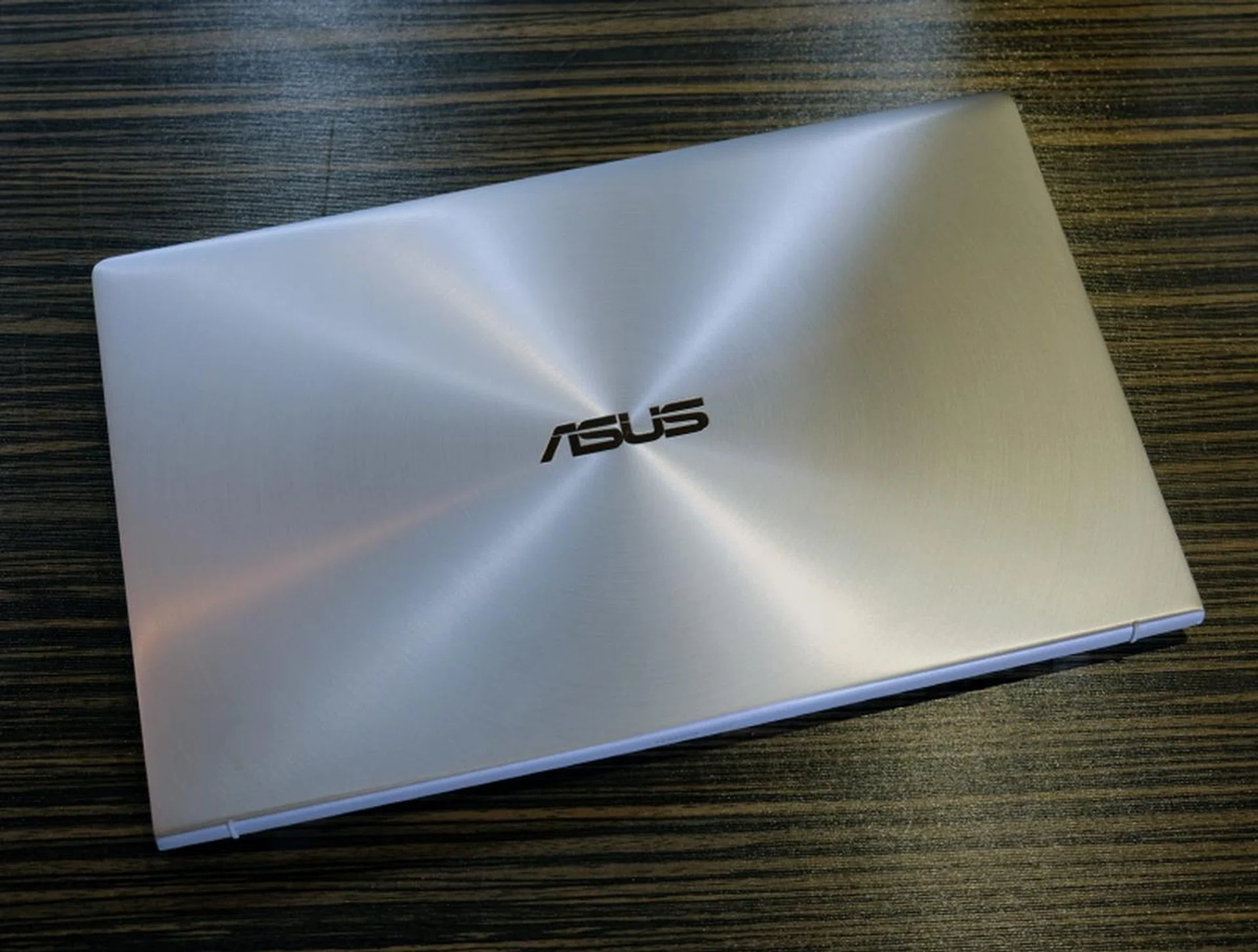 The new ZenBook notebooks feature the series' signature concentric circle design on the lid.