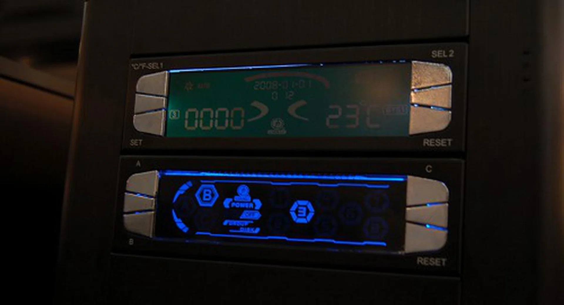  The B71 also comes with these advanced control panels for various monitoring needs. The second unit is actually more interesting as it is solely for controlling the hard drives such as powering them down before you make the hot swap and other control parameter. You can control drives individually or in groups/clusters as you wish to define them for your administration purposes.  