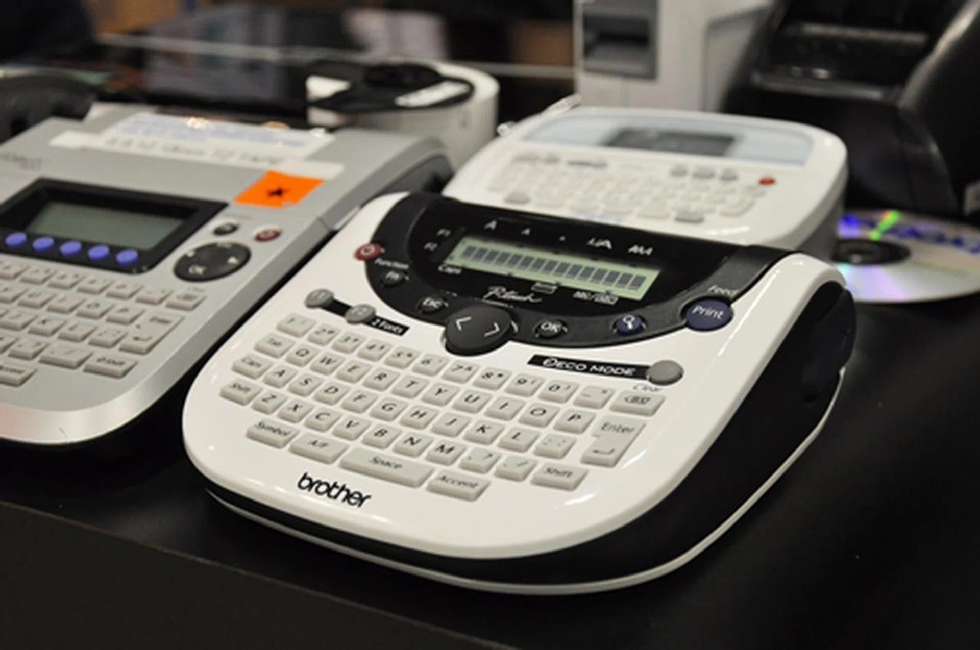 The PT-1290 electronic labeller comes with a 15-character LCD display, and 15 stylish Deco mode designs. For $59.90, you get a free $12 Nets FlashPay card.