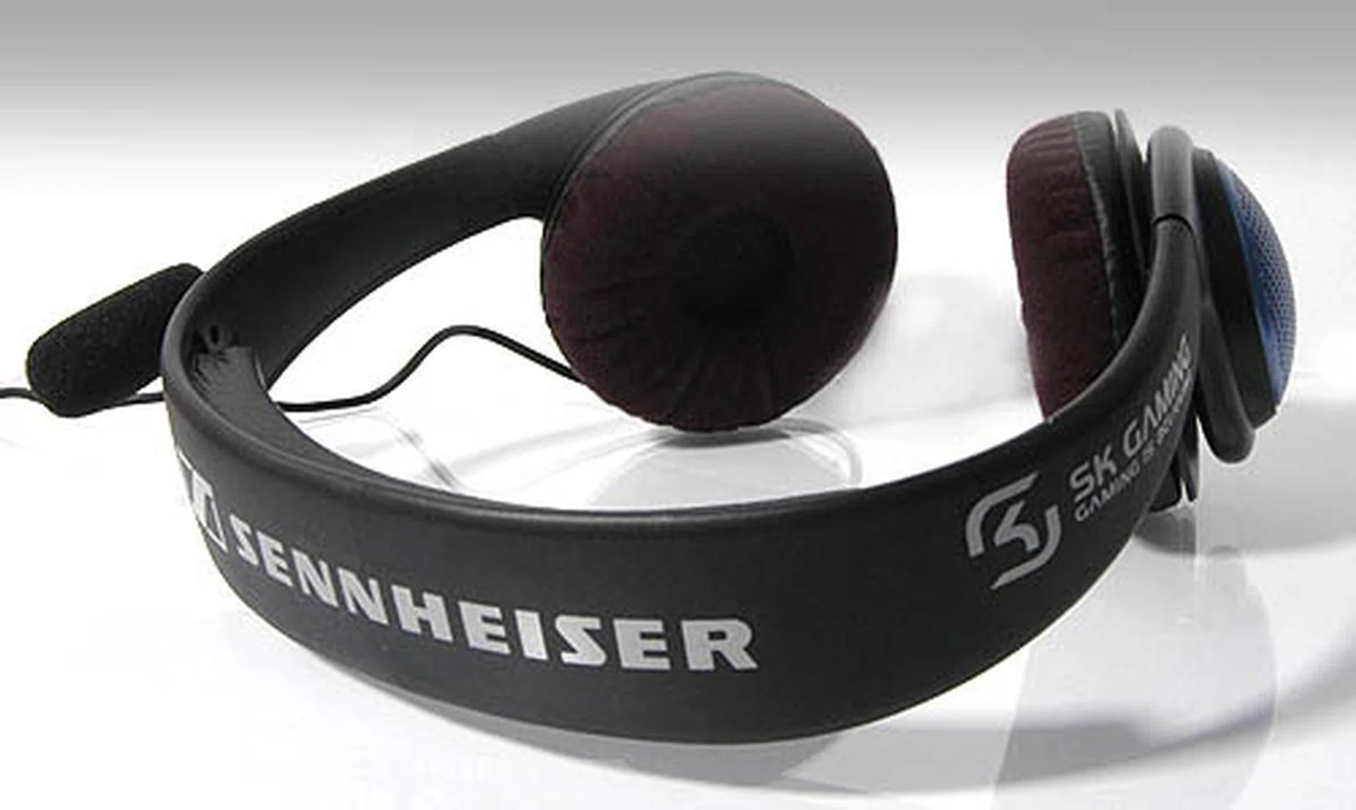 If you are looking for a good pair of headphones for gaming, look no further than the PC160SK.