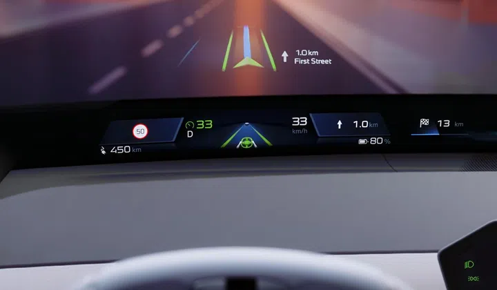 The new Panoramic Vision display and HUD combine to help keep drivers' eyes on the road. Photo: BMW