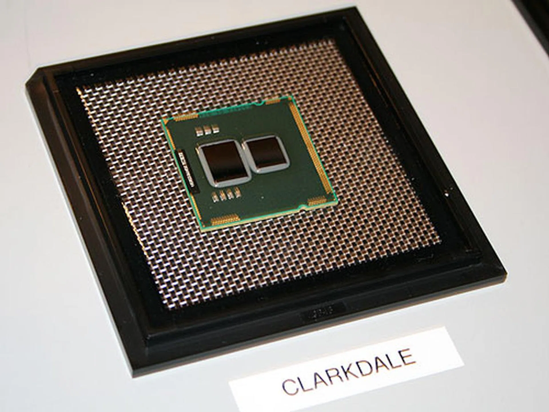 The Clarkdale chip without the heat spreader.