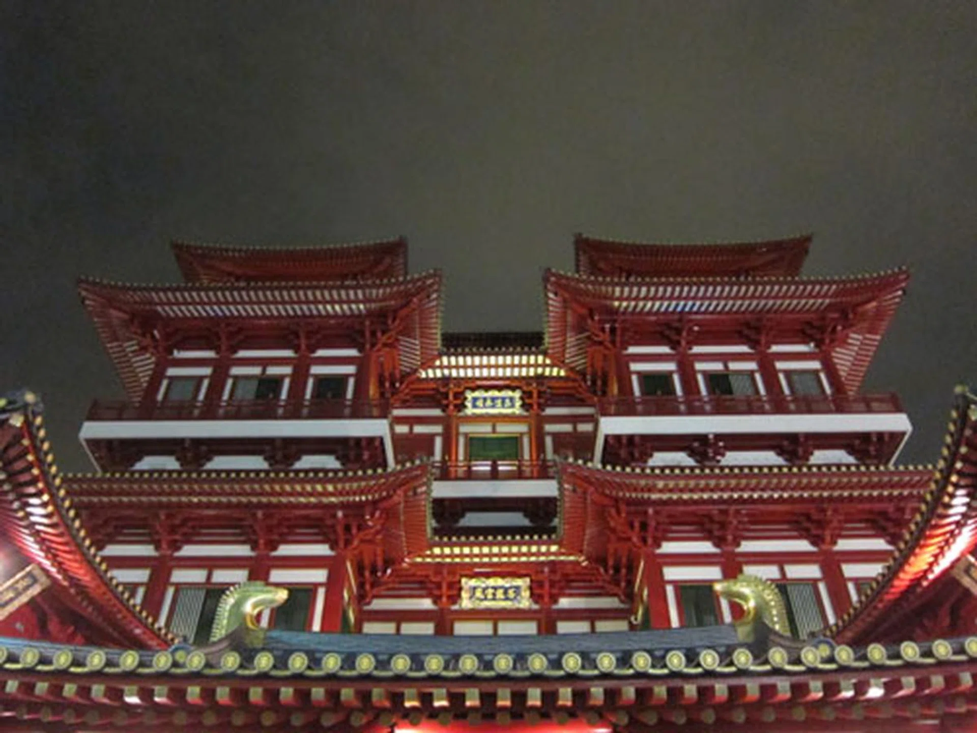 Shot at f/2, 28mm, 1/15 sec, ISO1600. Click for the full resolution image (warning - large).