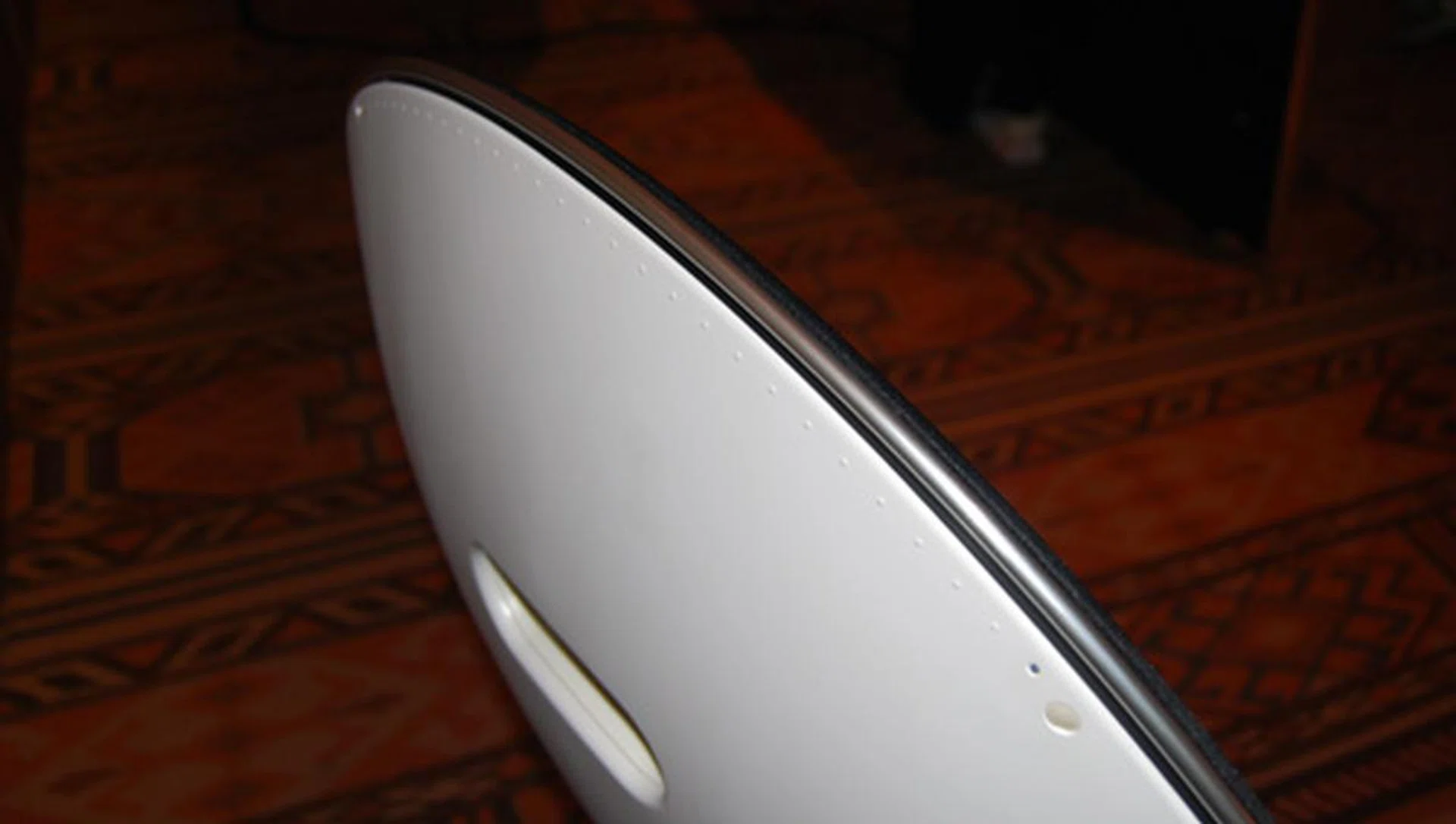 Touch gestures performed on the back panel at the top can be used to control the volume output.