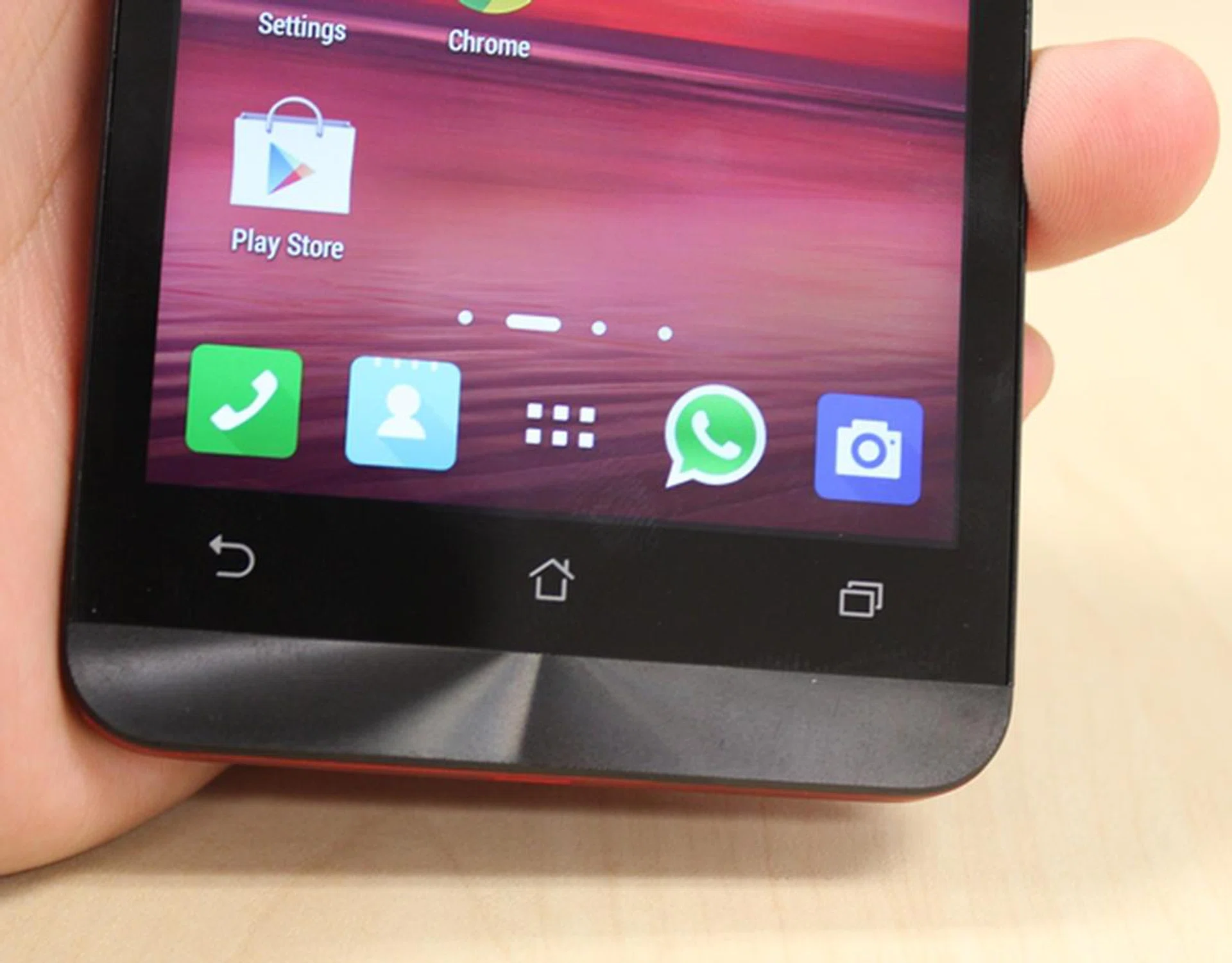 Like the Xiaomi Redmi, the ZenFone 5 has no backlight for the navigation keys. 