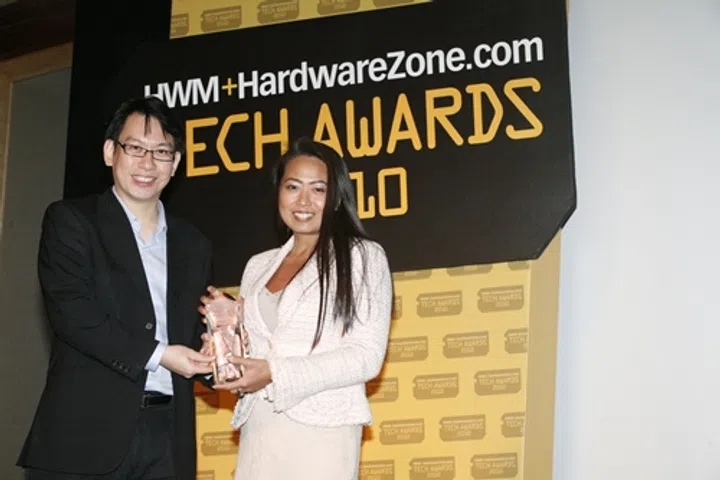 Ms. Julia Lai, Account Director, LEWIS PR, collecting an award on the behalf of Research in Motion (RIM). The company won a Reader's Choice Award, under the category of Best Business Smartphone Brand, which no doubt is thanks to the BlackBerry brand.